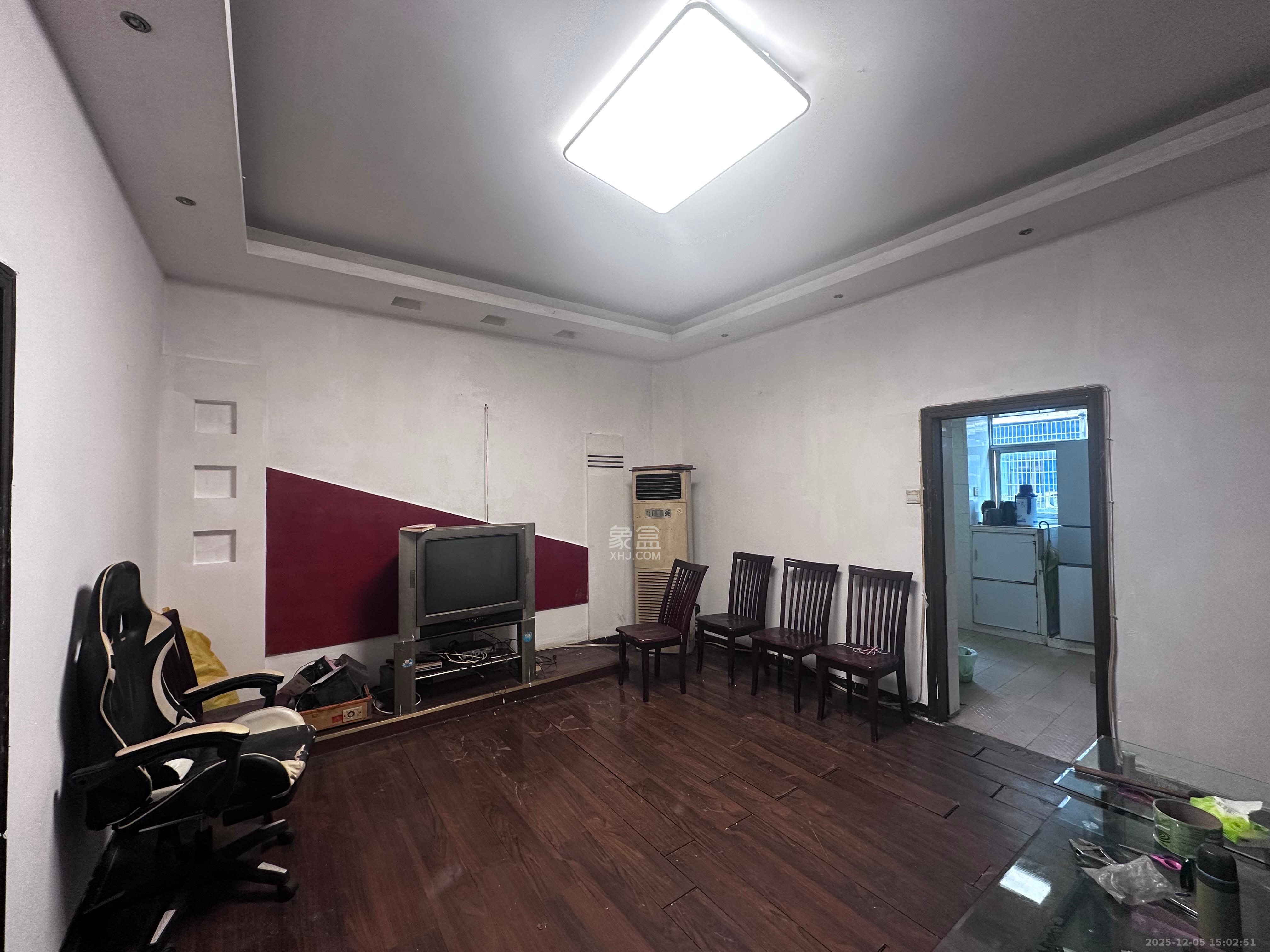 火星镇长沙电业局宿舍  2室2厅1卫    1100.0元/月