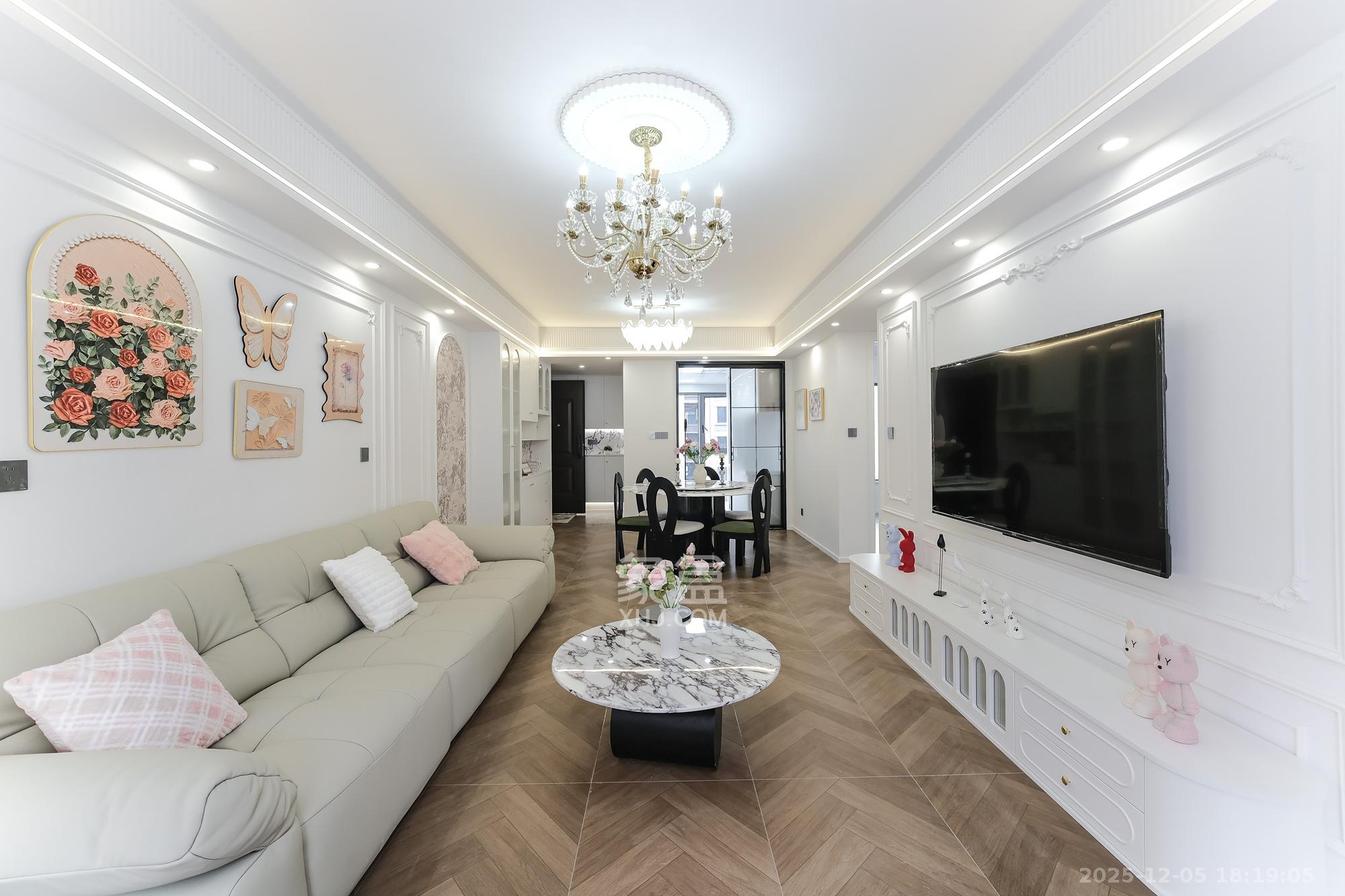 荣盛城 4室2厅2卫 104.0万 荣盛城 4室2厅2卫 104.0万客厅