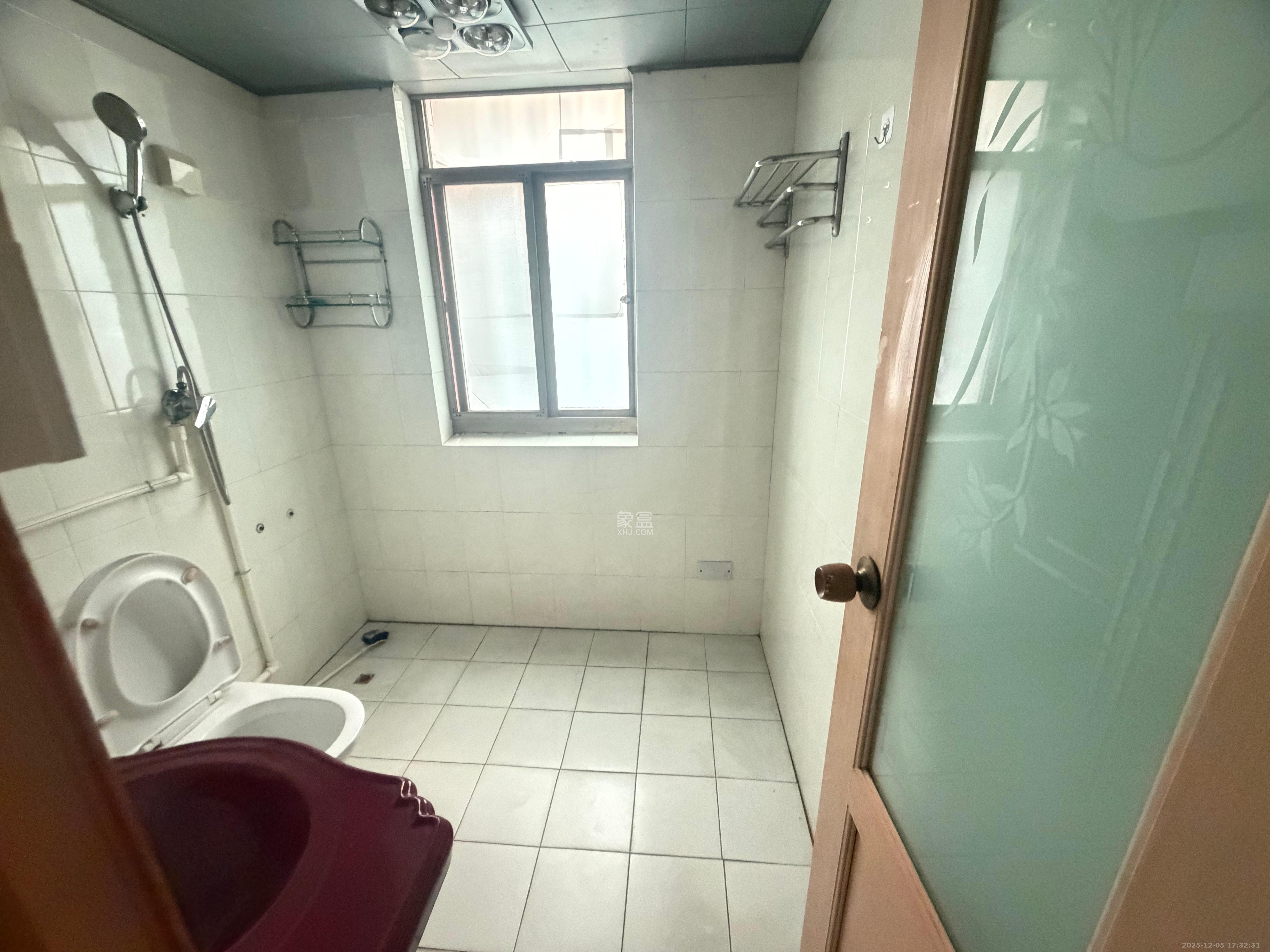 新华园 4室2厅1卫 2000.0元/月 新华园 4室2厅1卫 2000.0元/月室内图