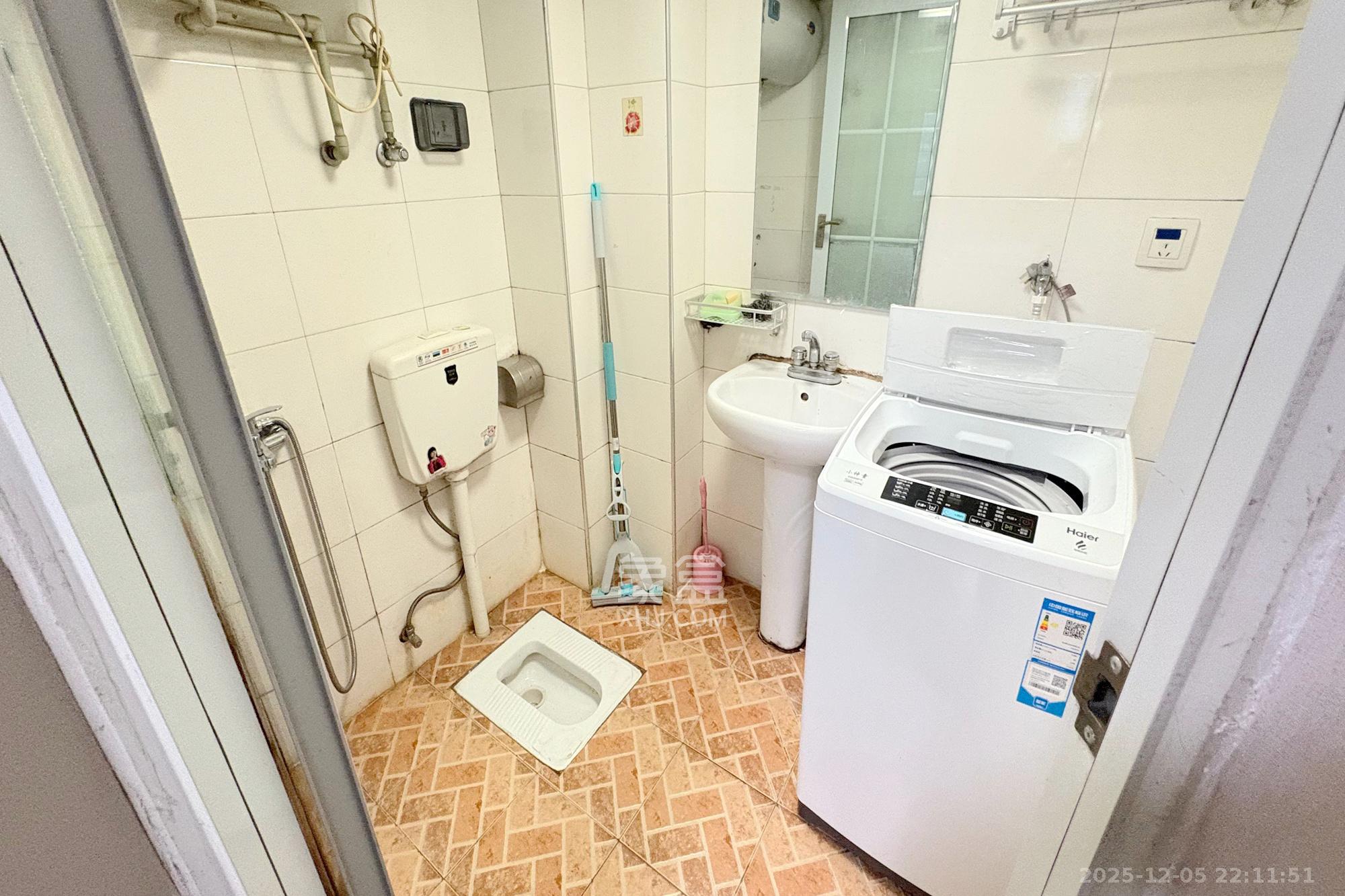 中山大厦(广阔大厦) 2室1厅1卫 48.0万 中山大厦(广阔大厦) 2室1厅1卫 48.0万卫生间