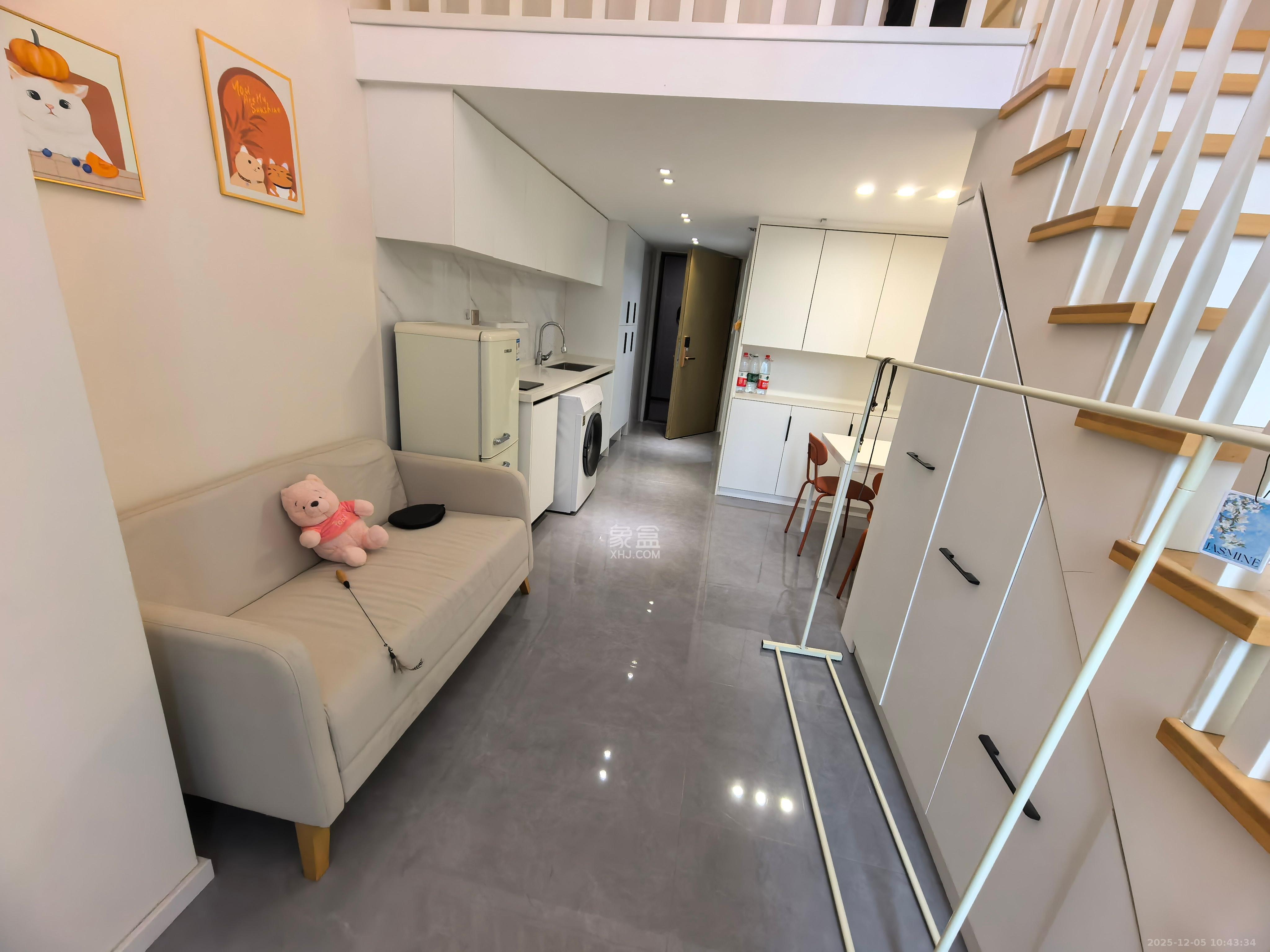 福晟翡翠湾  1室1厅1卫    2100.0元/月