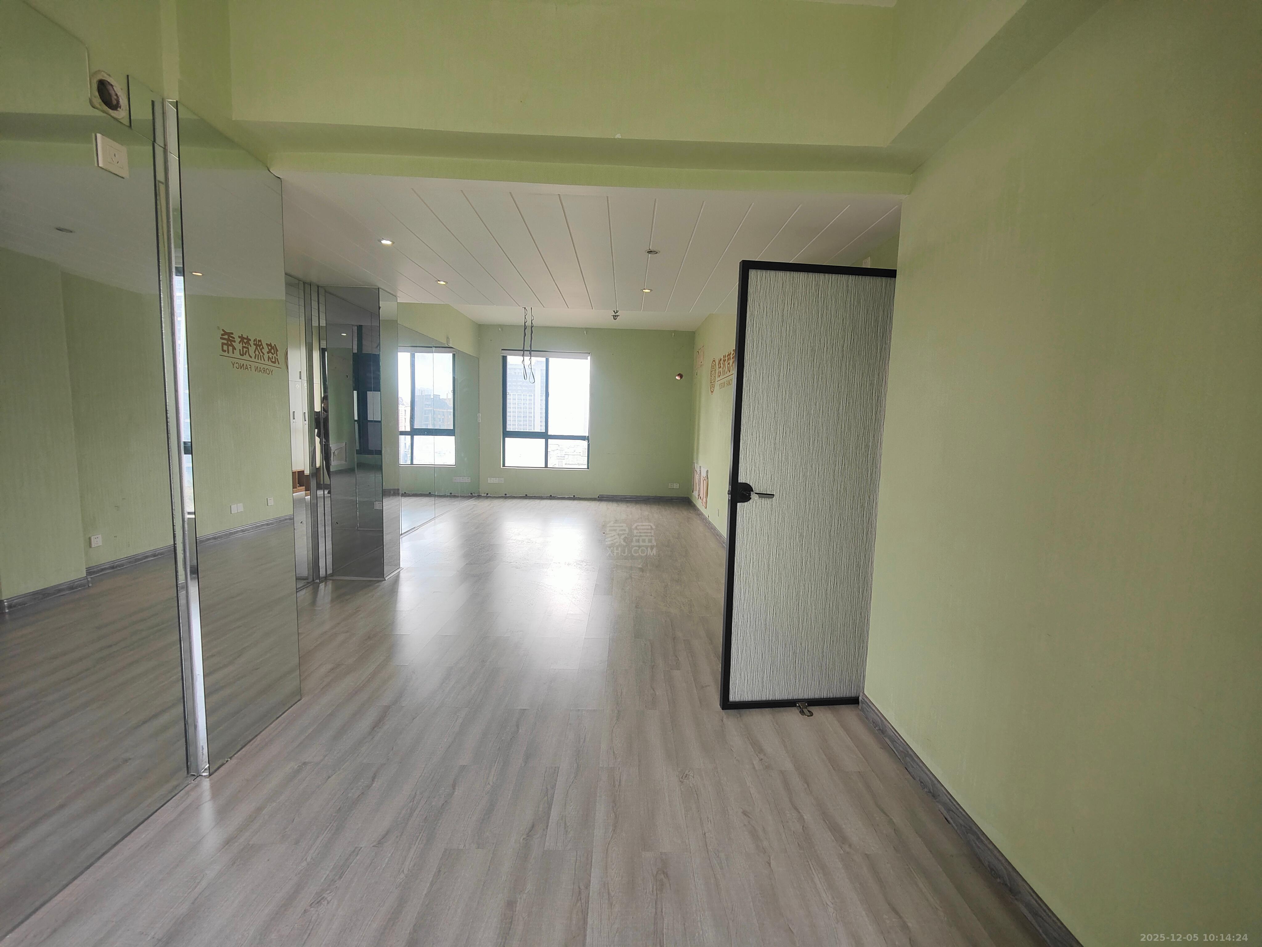 尚格名城天香国舍 7室3厅3卫 3500.0元/月 尚格名城天香国舍 7室3厅3卫 3500.0元/月室内图