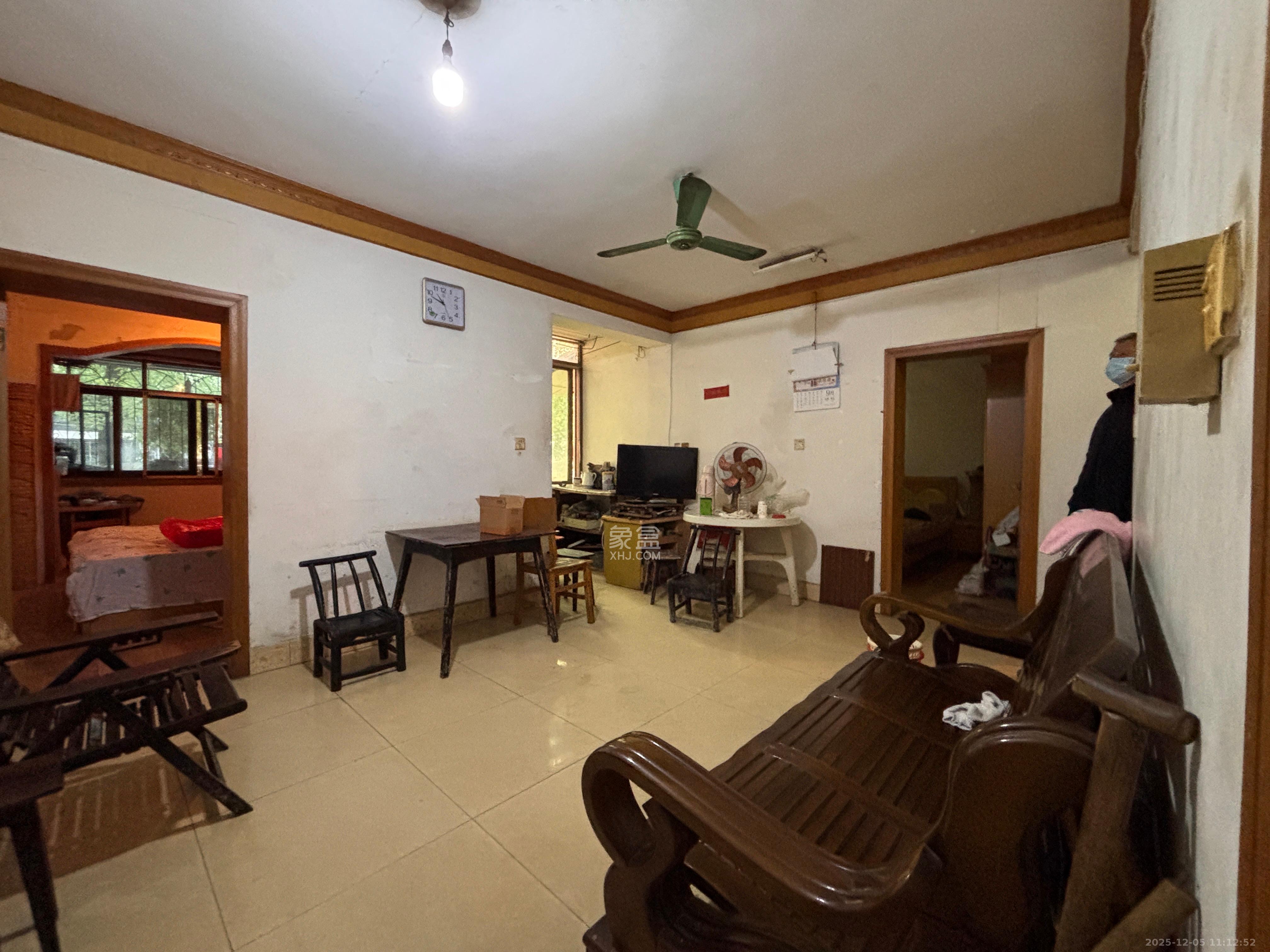 长坡社区  3室2厅1卫    1700.0元/月