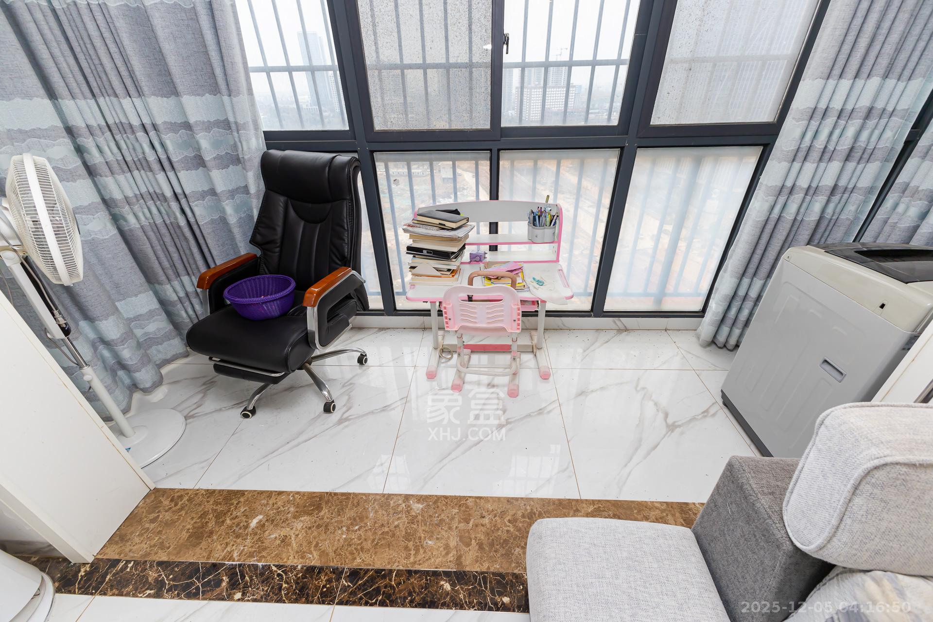 勤诚达新界 4室2厅2卫 86.0万 勤诚达新界 4室2厅2卫 86.0万阳台