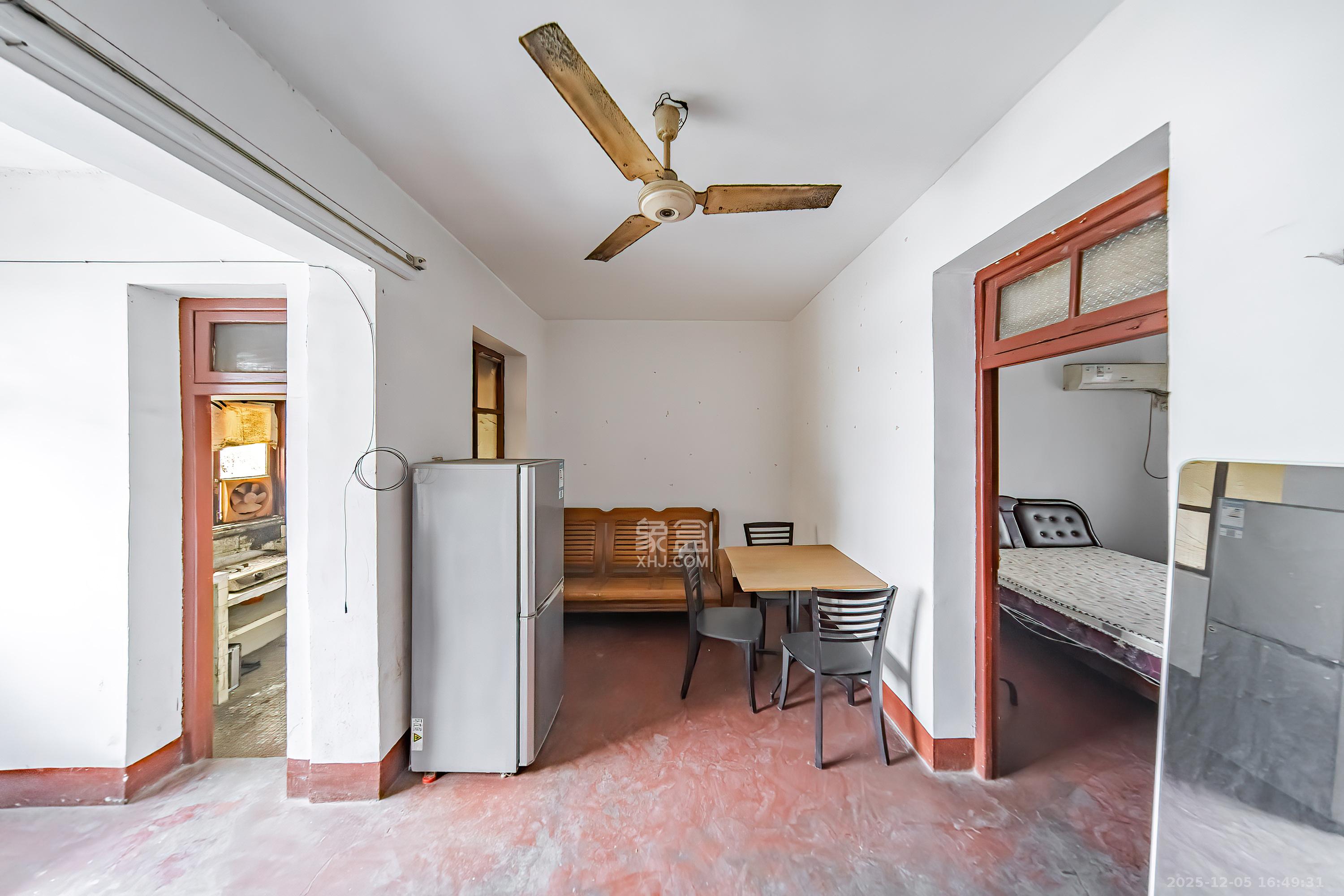 东风路汽车城宿舍  2室1厅1卫    28.0万