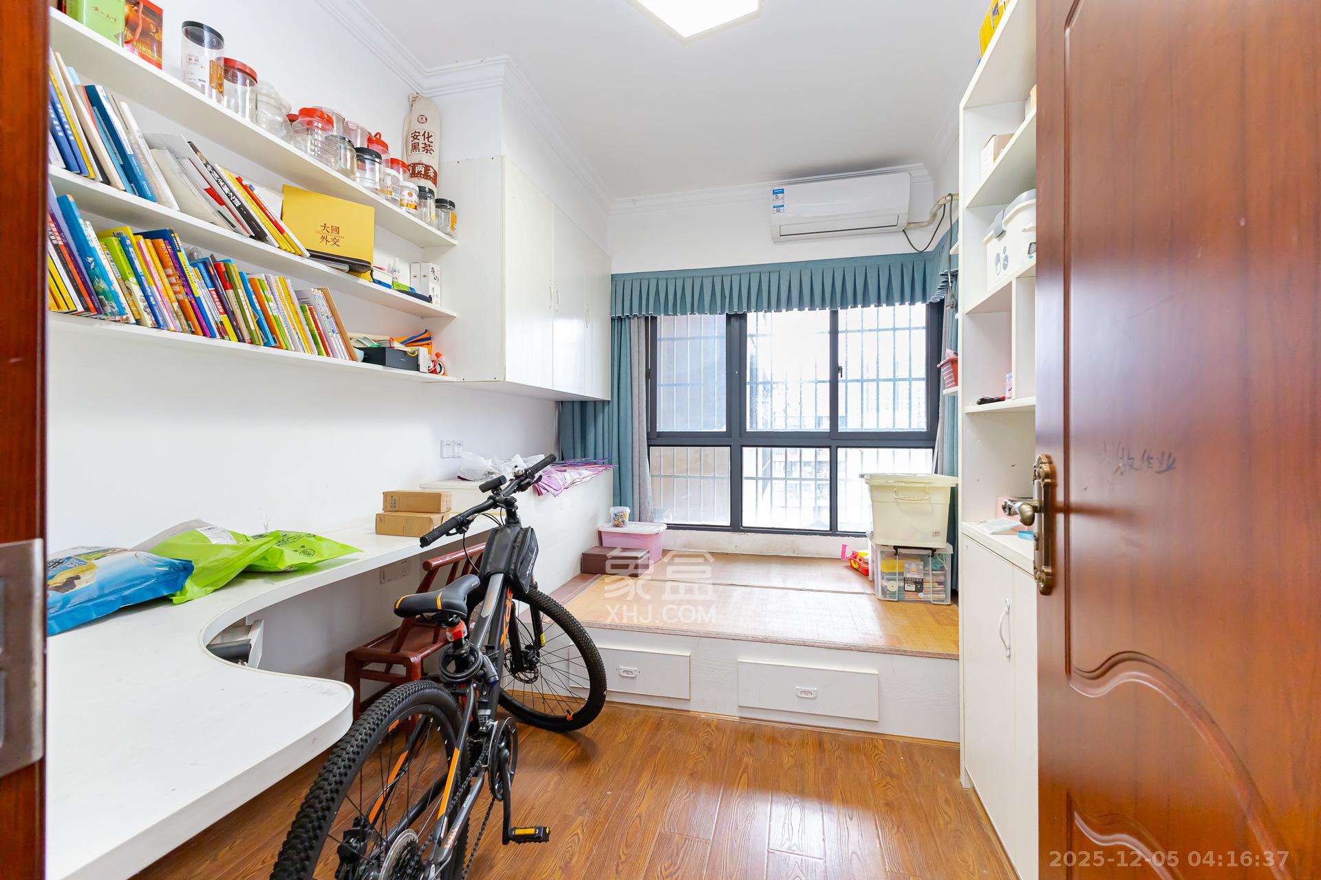 勤诚达新界 4室2厅2卫 86.0万 勤诚达新界 4室2厅2卫 86.0万卧室