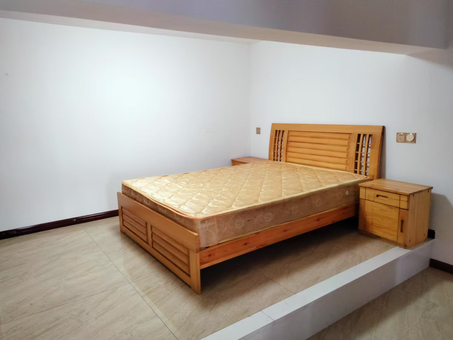 金钟时代城  2室1厅1卫    1500.0元/月室内图