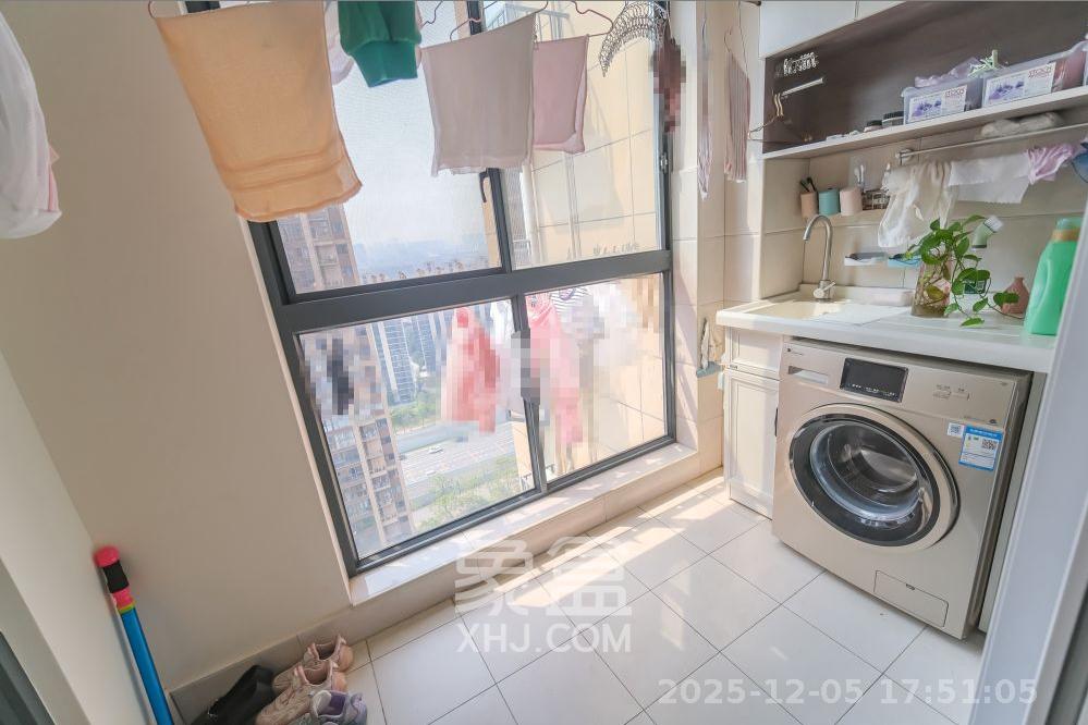 荣盛花语城 3室2厅1卫 2200.0元/月 荣盛花语城 3室2厅1卫 2200.0元/月室内图