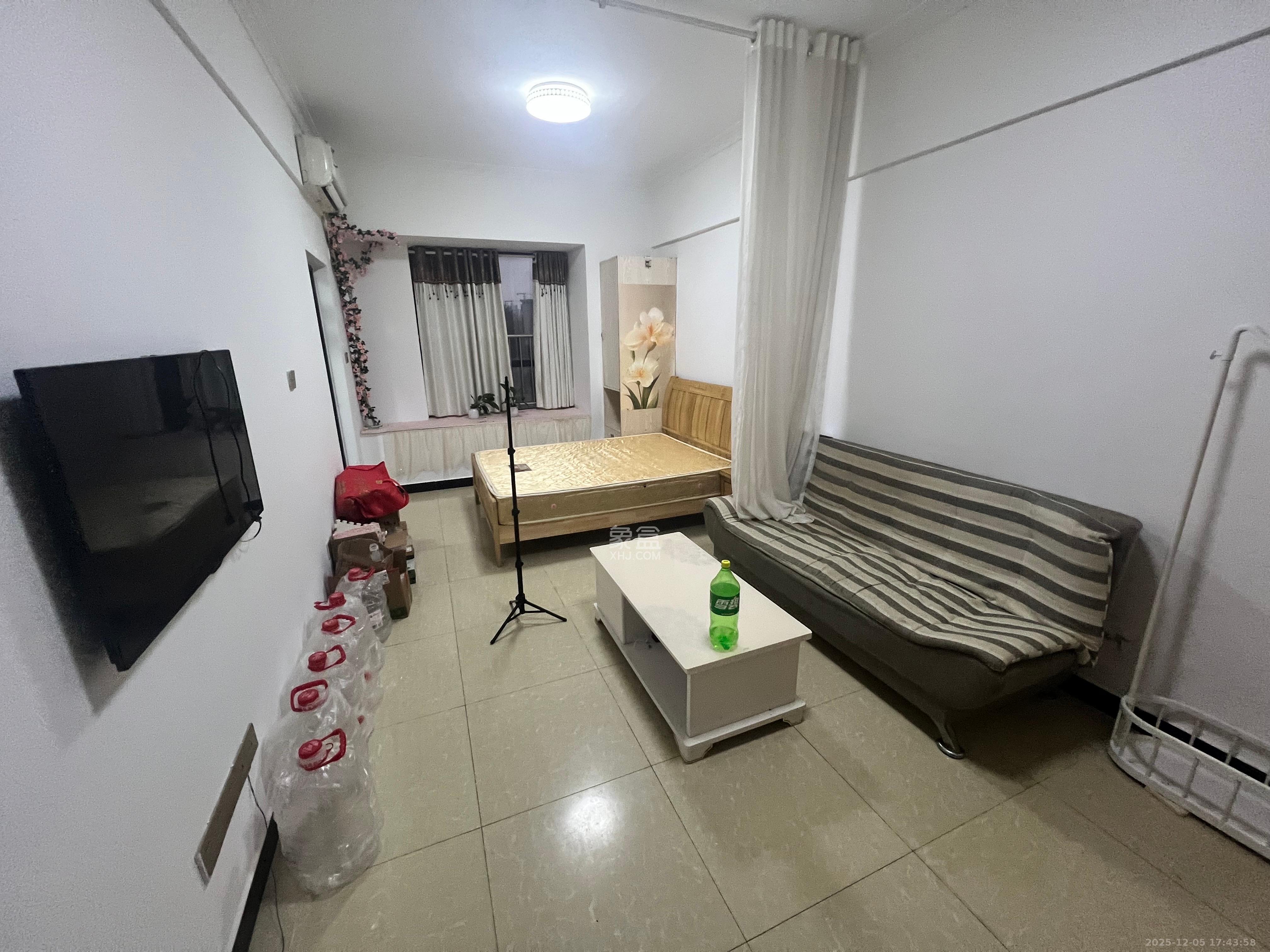 地华梅溪湖畔  1室1厅1卫    1500.0元/月室内图