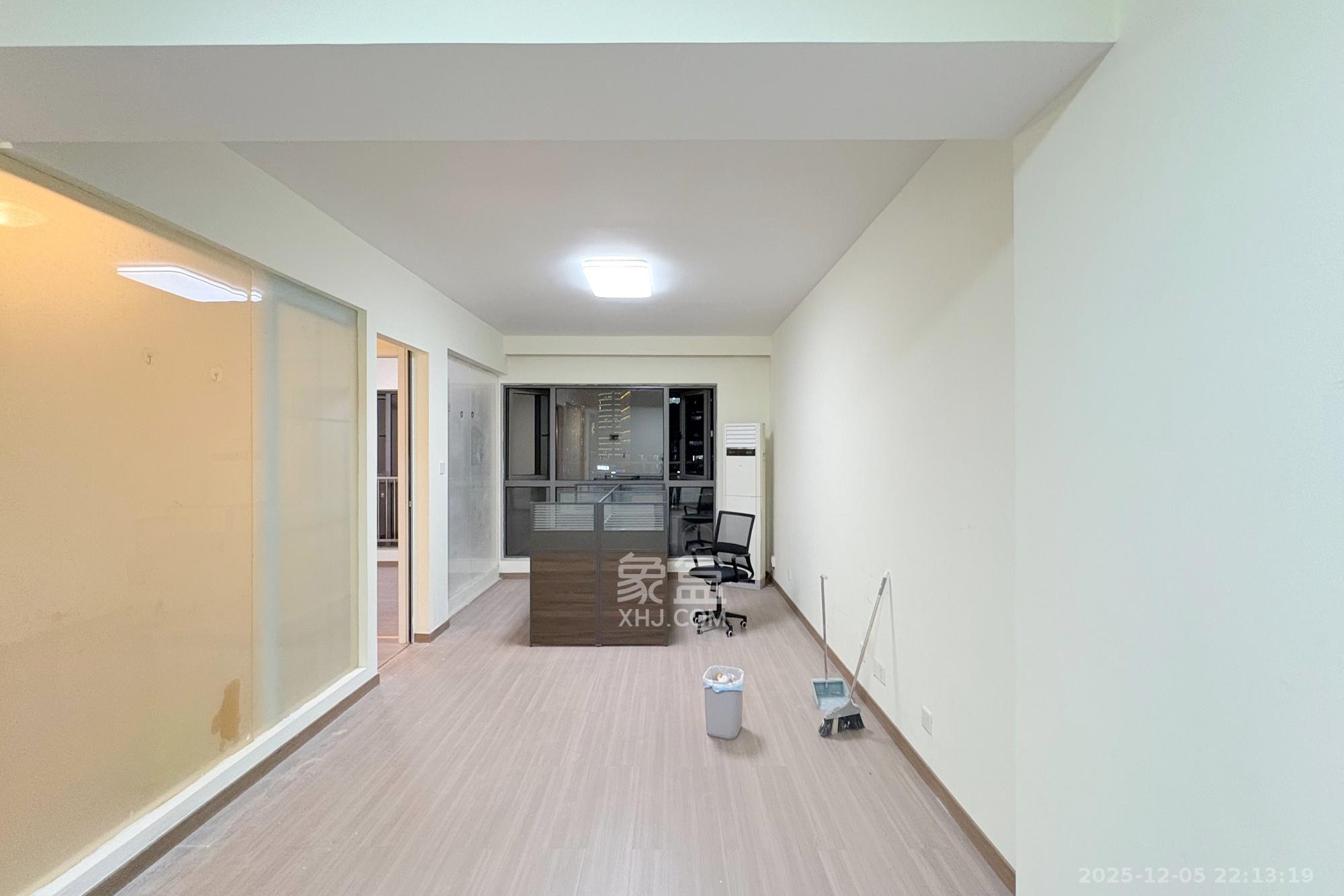 金烨融府  2室1厅1卫    100.0万客厅