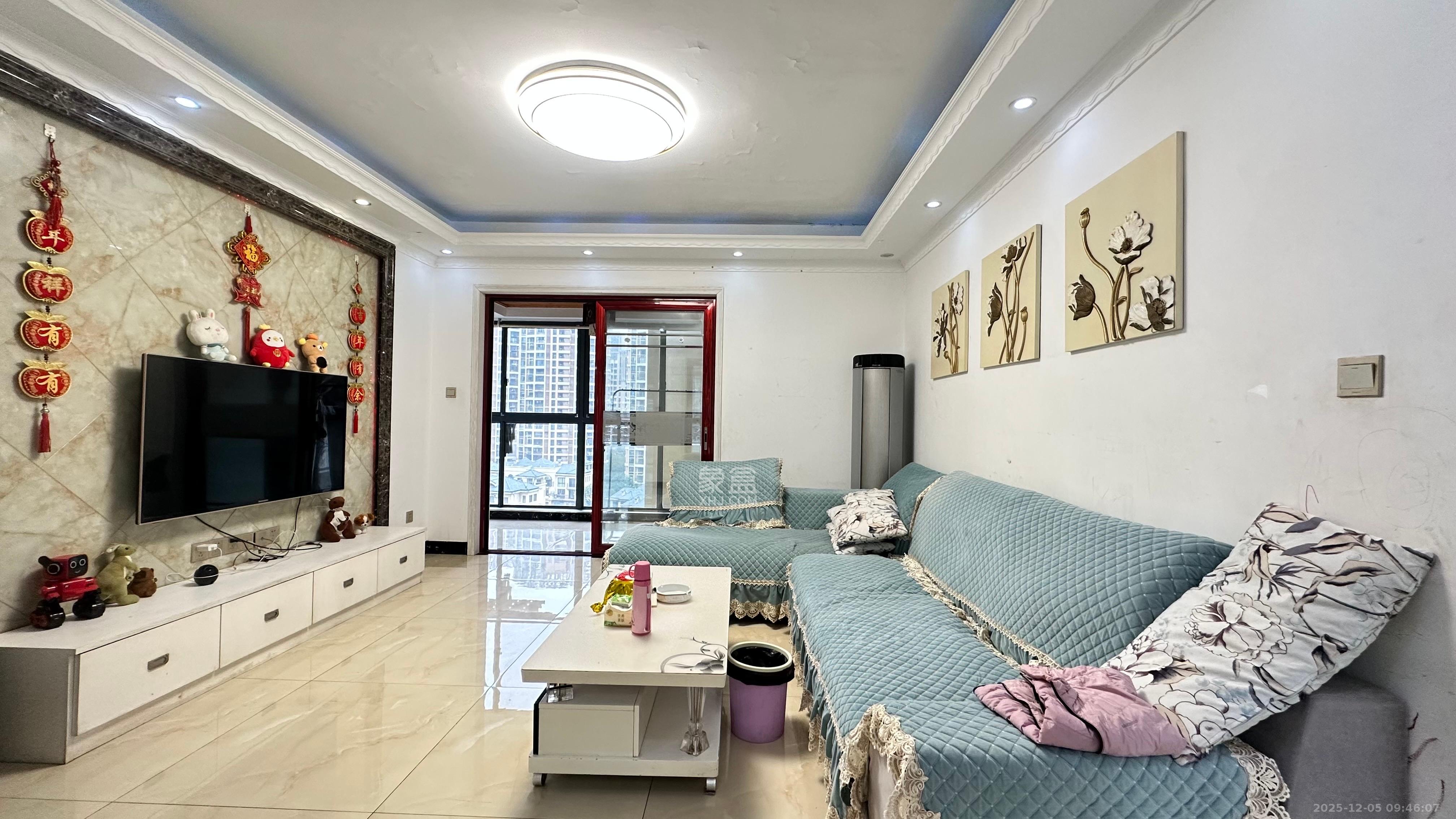 勤诚达新界  4室2厅2卫    2400.0元/月