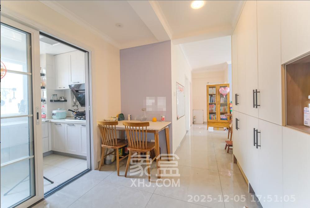 荣盛花语城 3室2厅1卫 2200.0元/月 荣盛花语城 3室2厅1卫 2200.0元/月室内图