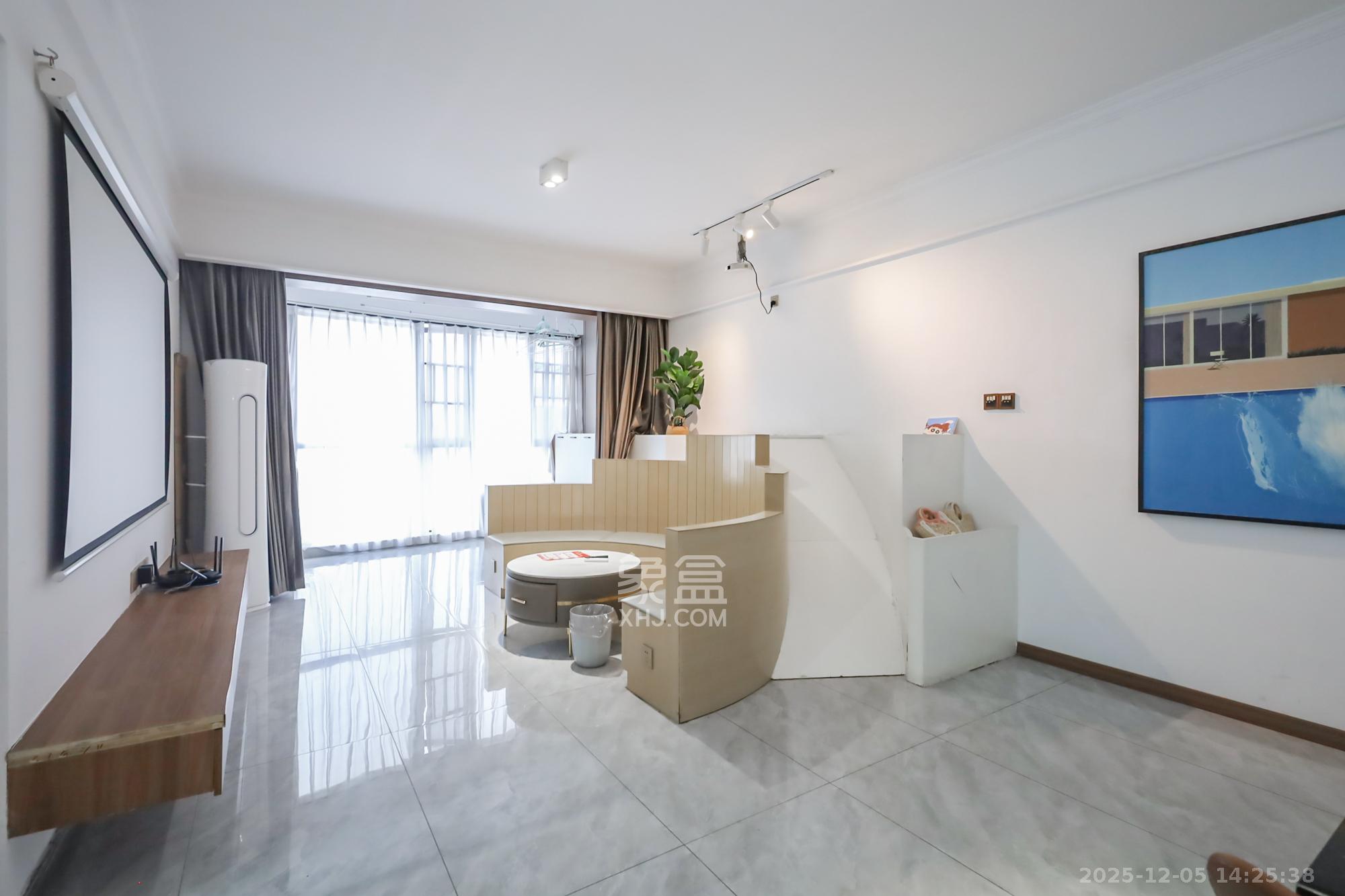 江岸景苑  2室2厅1卫    120.0万客厅