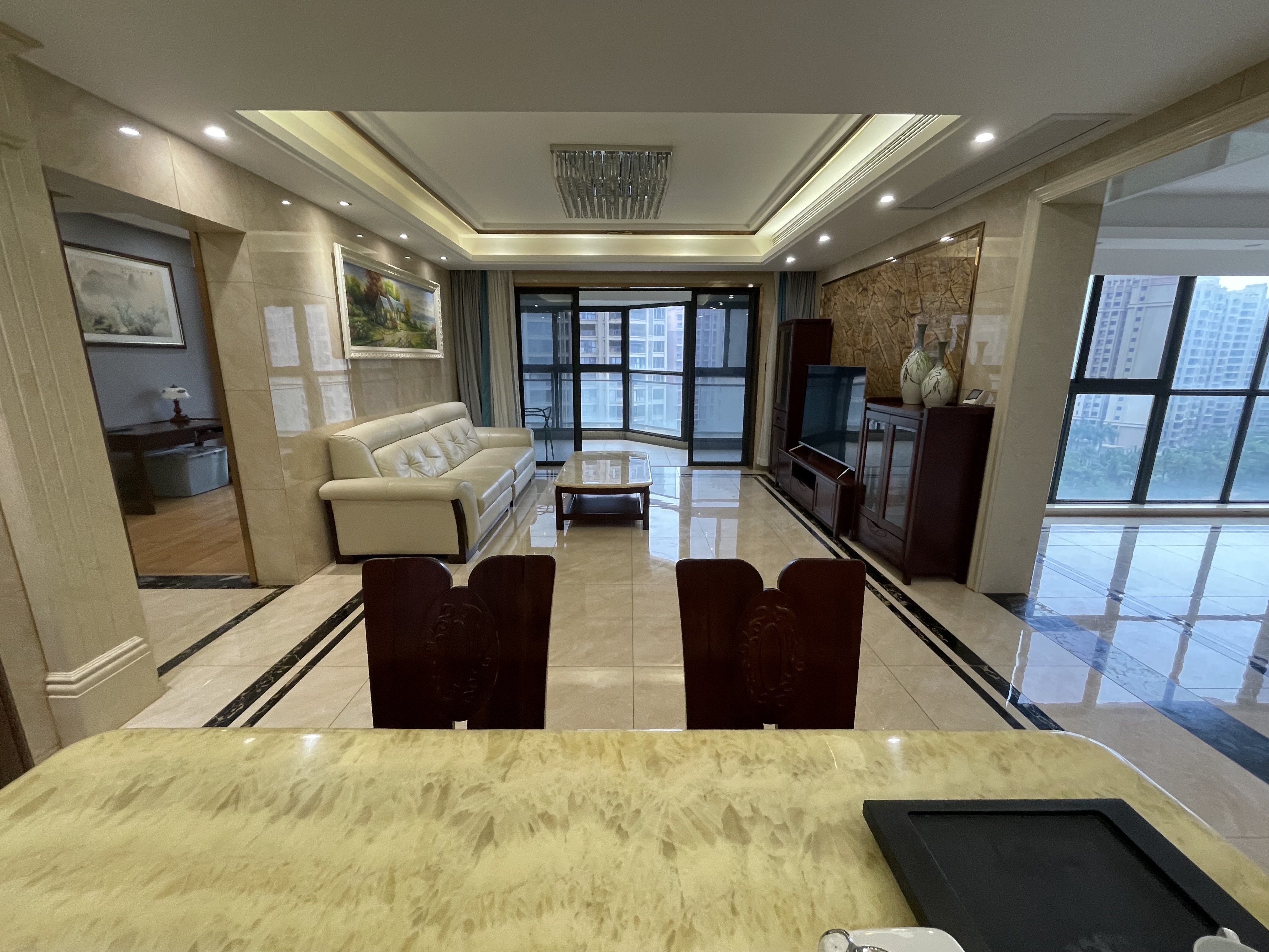 观澜湖中央公园  3室3厅2卫    288.0万客厅