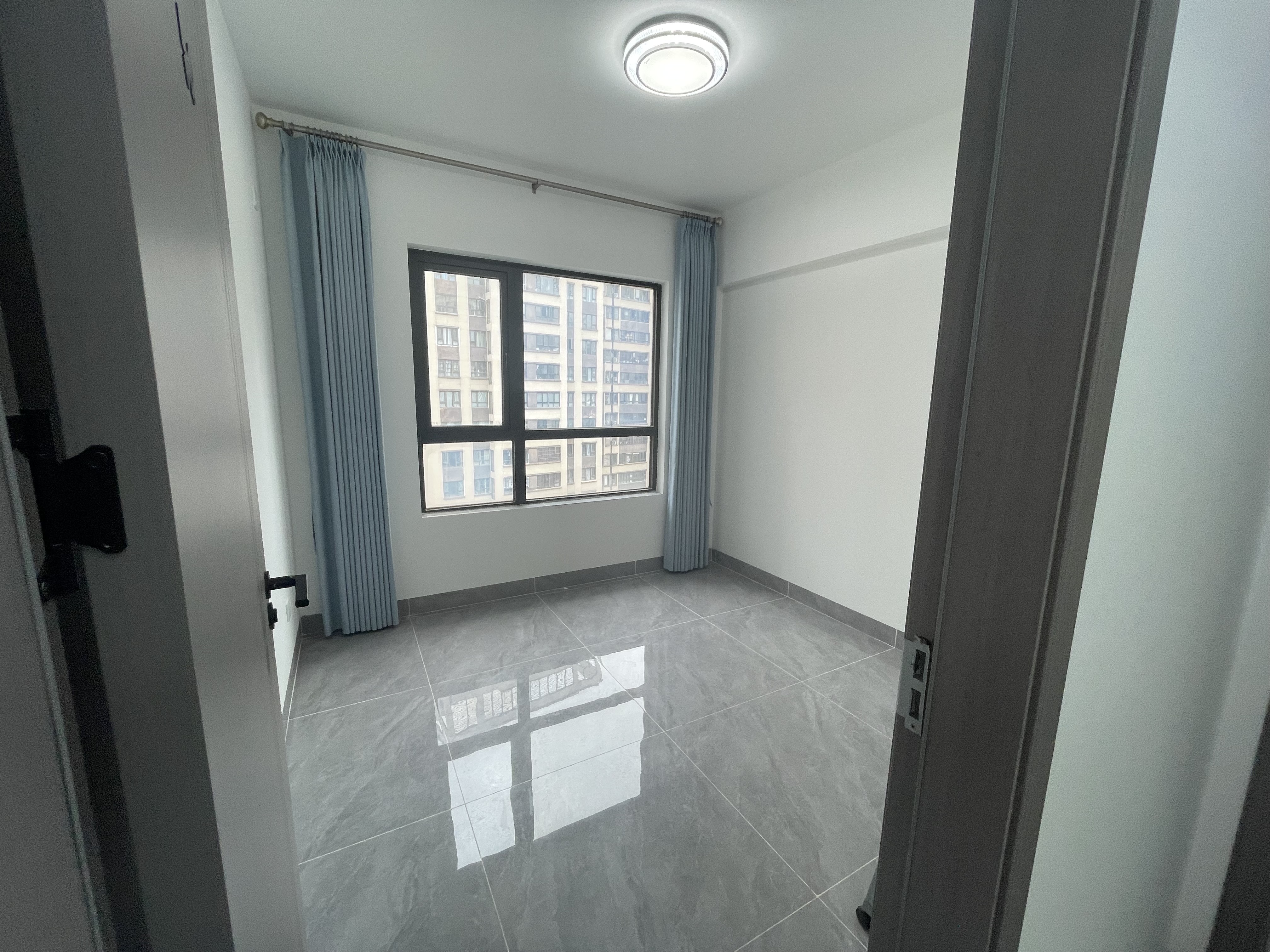 绿地海德公馆 3室2厅1卫 150.0万 绿地海德公馆 3室2厅1卫 150.0万客厅