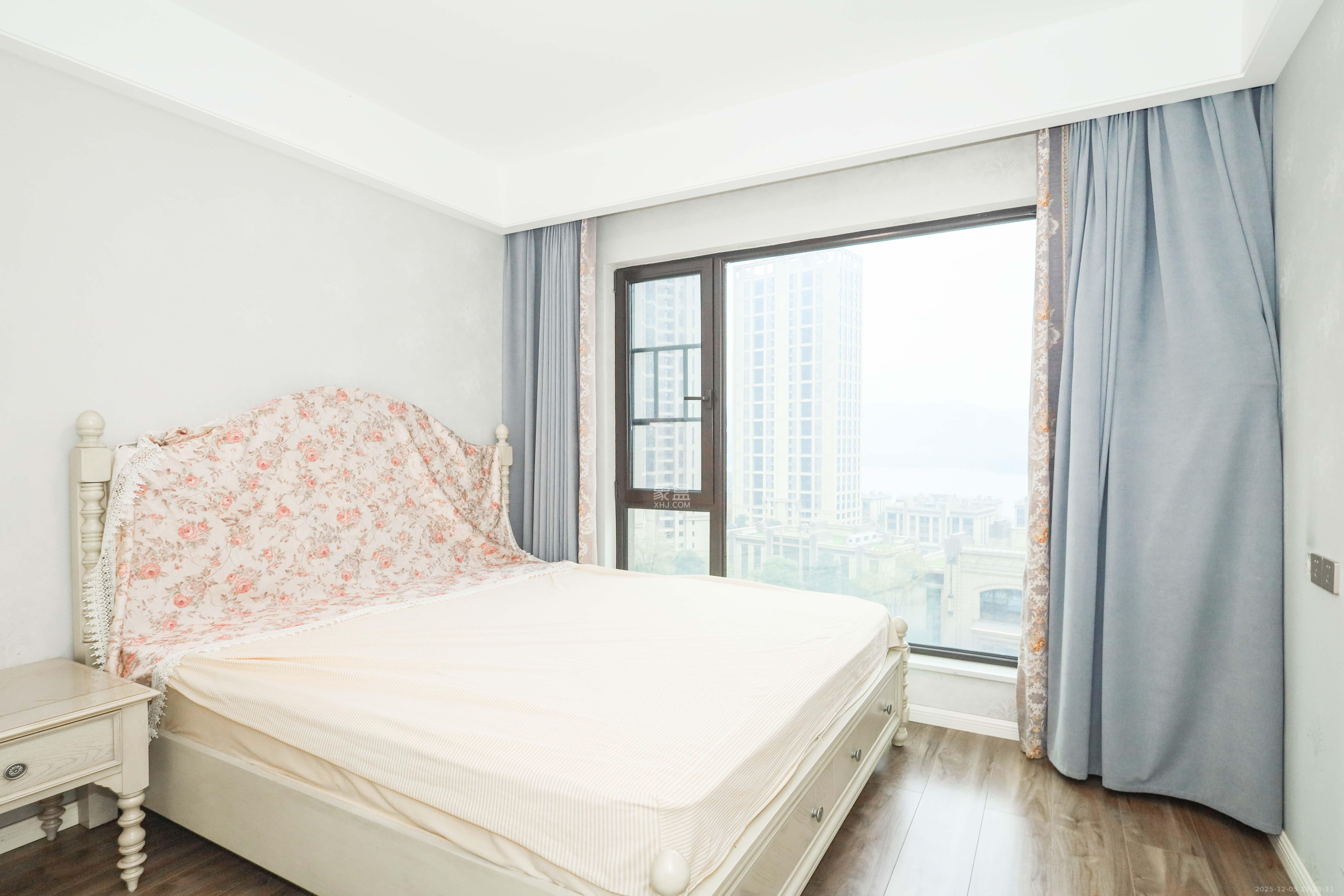 晟通牡丹舸  3室2厅2卫    350.0万卧室