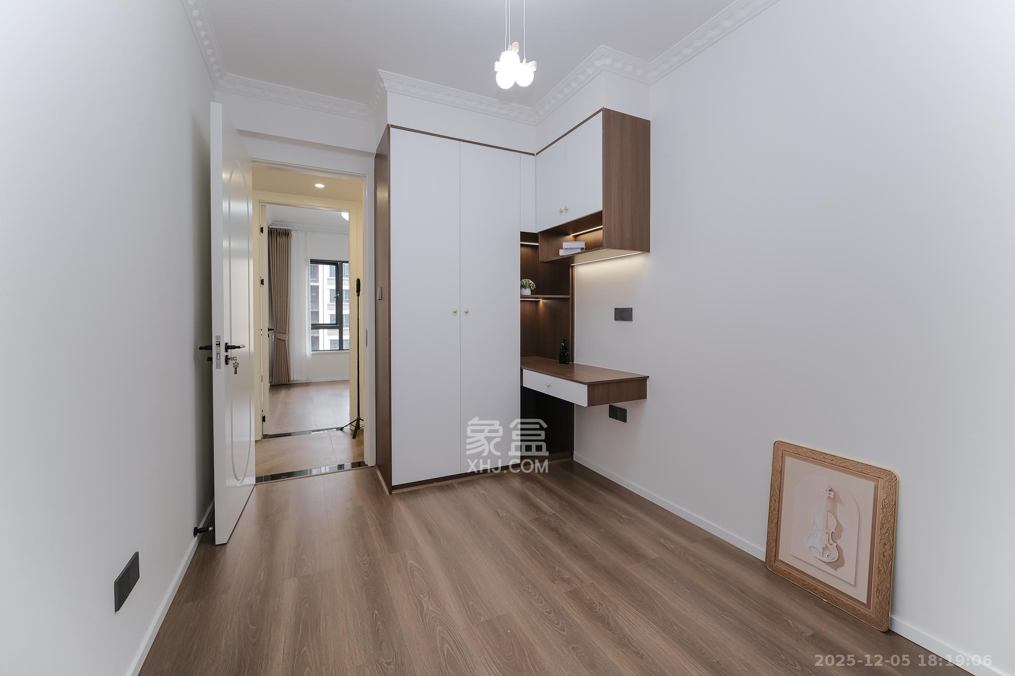 荣盛城 4室2厅2卫 104.0万 荣盛城 4室2厅2卫 104.0万卧室