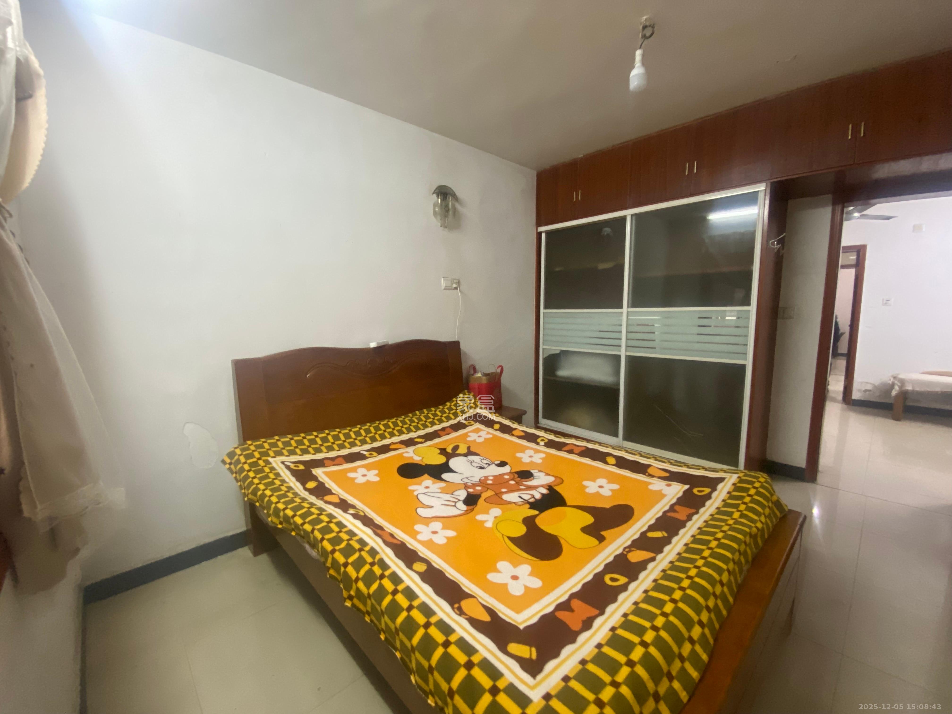 向东南社区 2室2厅1卫 1600.0元/月 向东南社区 2室2厅1卫 1600.0元/月室内图