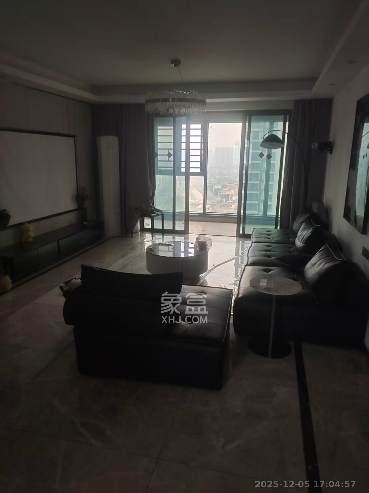 旭辉雨花郡 4室2厅2卫 6500.0元/月 旭辉雨花郡 4室2厅2卫 6500.0元/月室内图