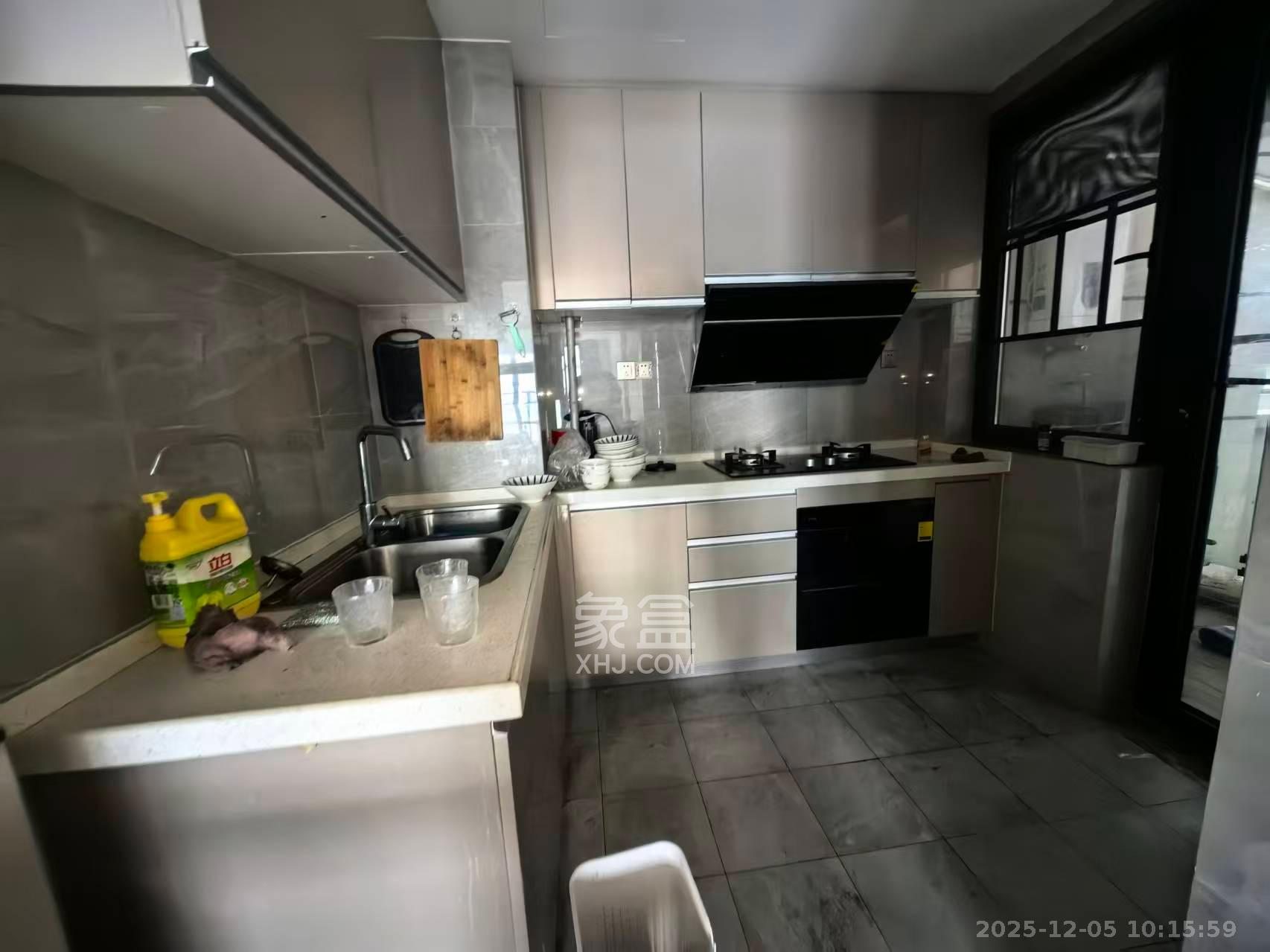 绿地长沙城际空间站(绿地新里佳苑) 3室2厅2卫 3300.0元/月 绿地长沙城际空间站(绿地新里佳苑) 3室2厅2卫 3300.0元/月室内图