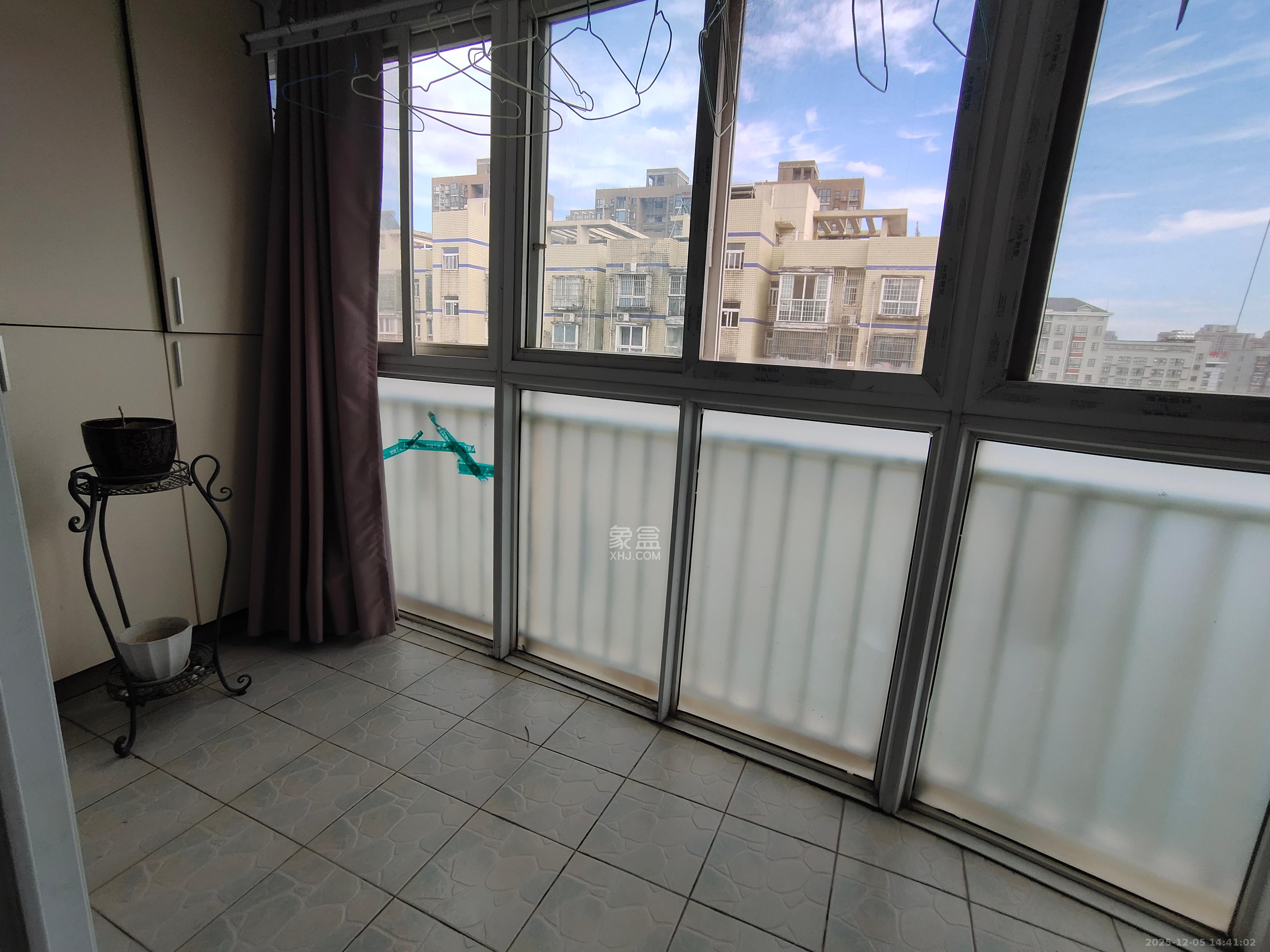 麓谷E家人  3室2厅2卫    2300.0元/月室内图