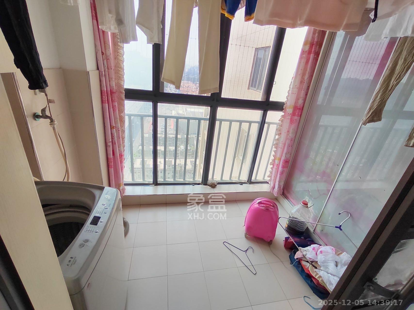 百纳广场(百纳公寓) 3室2厅2卫 2600.0元/月 百纳广场(百纳公寓) 3室2厅2卫 2600.0元/月室内图