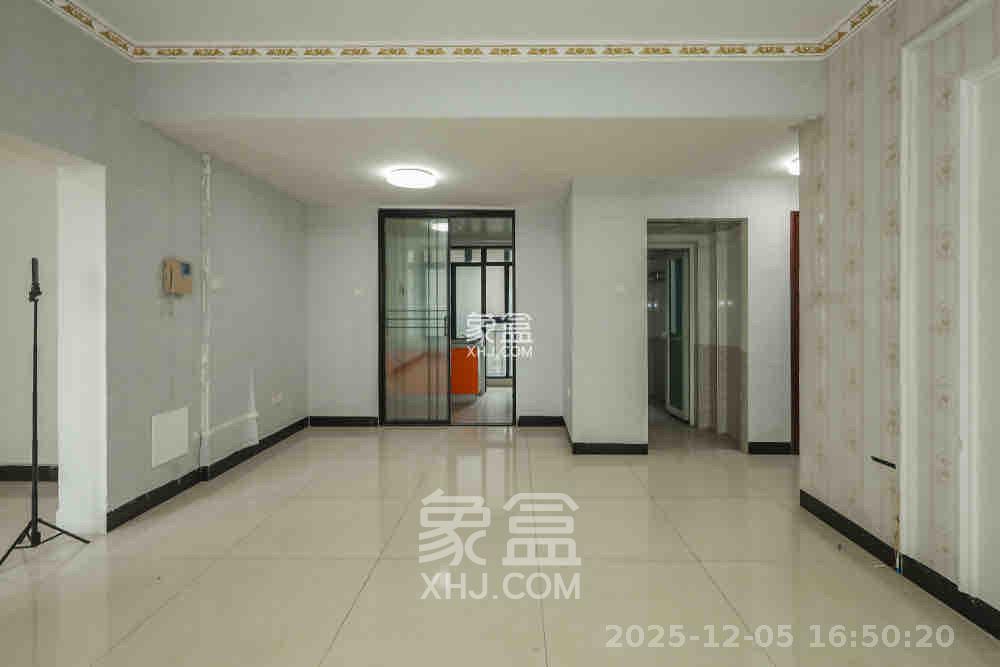 金麓国际 3室2厅2卫 2700.0元/月 金麓国际 3室2厅2卫 2700.0元/月室内图