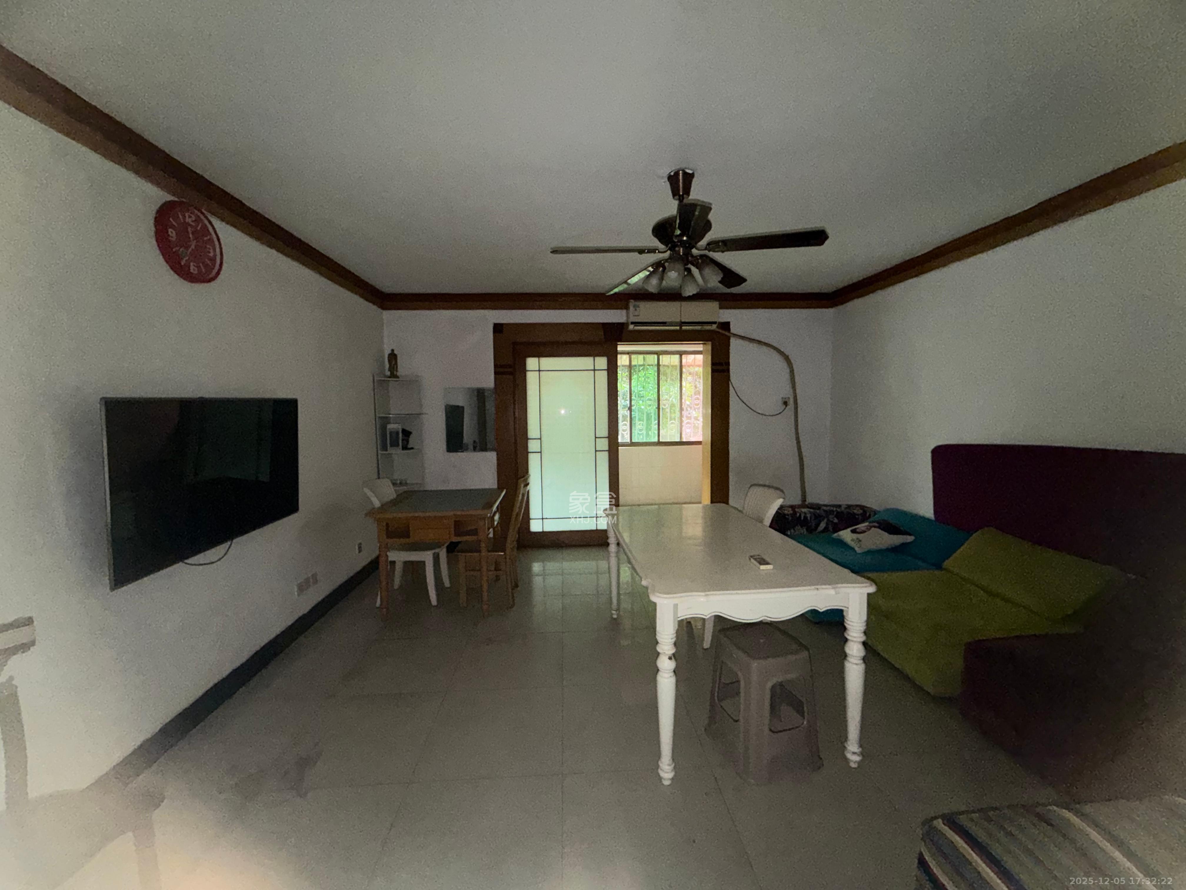 新华园  4室2厅1卫    2000.0元/月