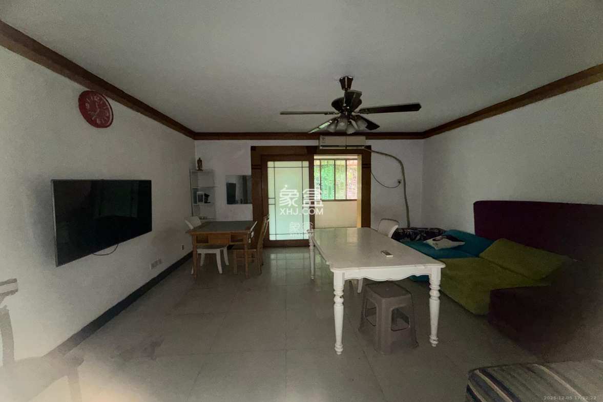 新华园 4室2厅1卫 2000.0元/月 新华园 4室2厅1卫 2000.0元/月室内图