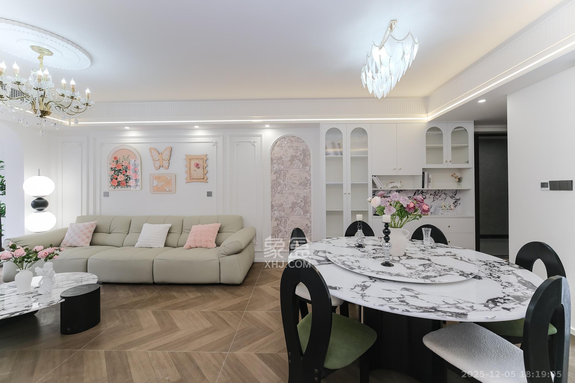 荣盛城 4室2厅2卫 104.0万 荣盛城 4室2厅2卫 104.0万客厅