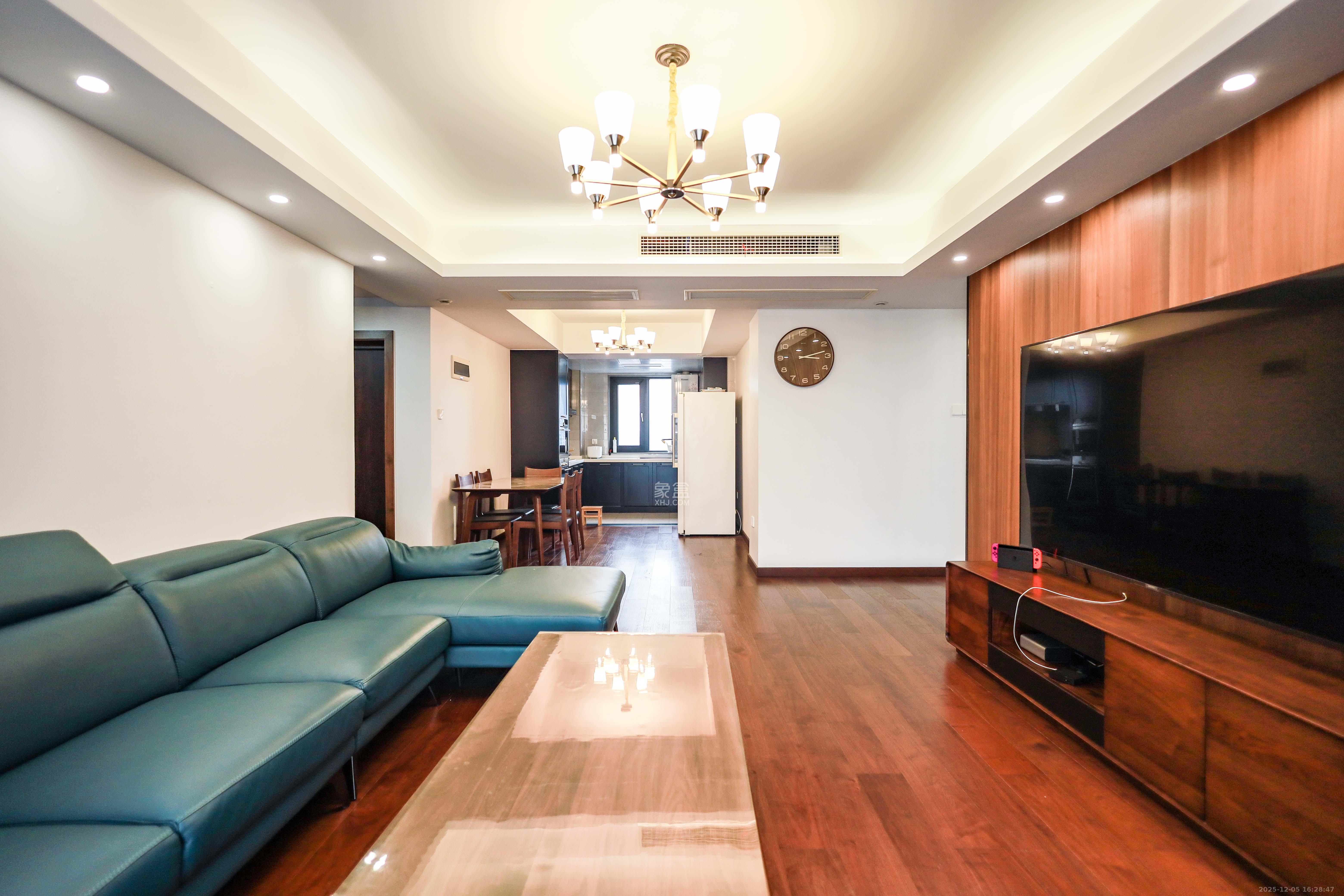 卓越蔚蓝海岸三期 4室2厅2卫 228.0万 卓越蔚蓝海岸三期 4室2厅2卫 228.0万客厅