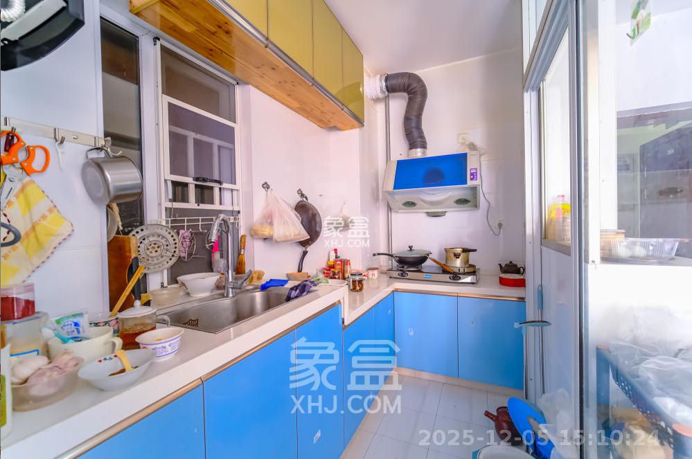 荣盛花语城 3室2厅1卫 1600.0元/月 荣盛花语城 3室2厅1卫 1600.0元/月室内图