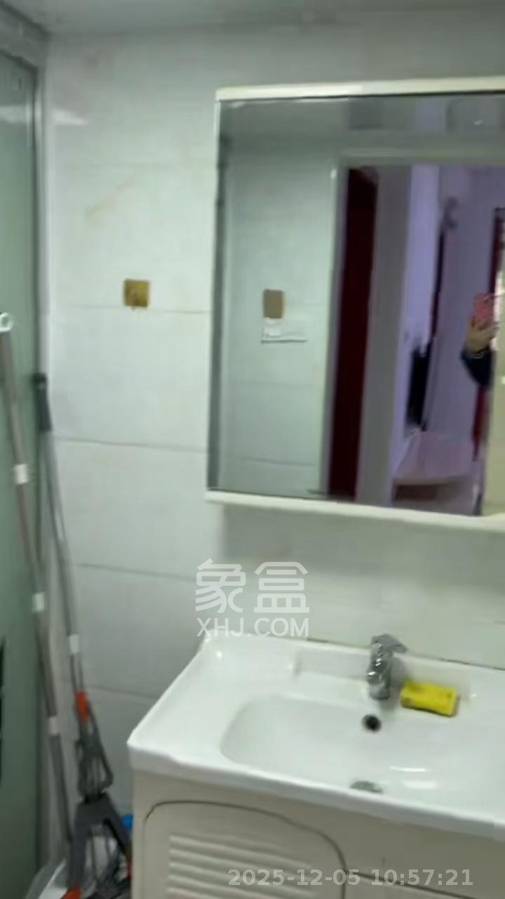 麓枫和苑  2室1厅1卫    2200.0元/月室内图