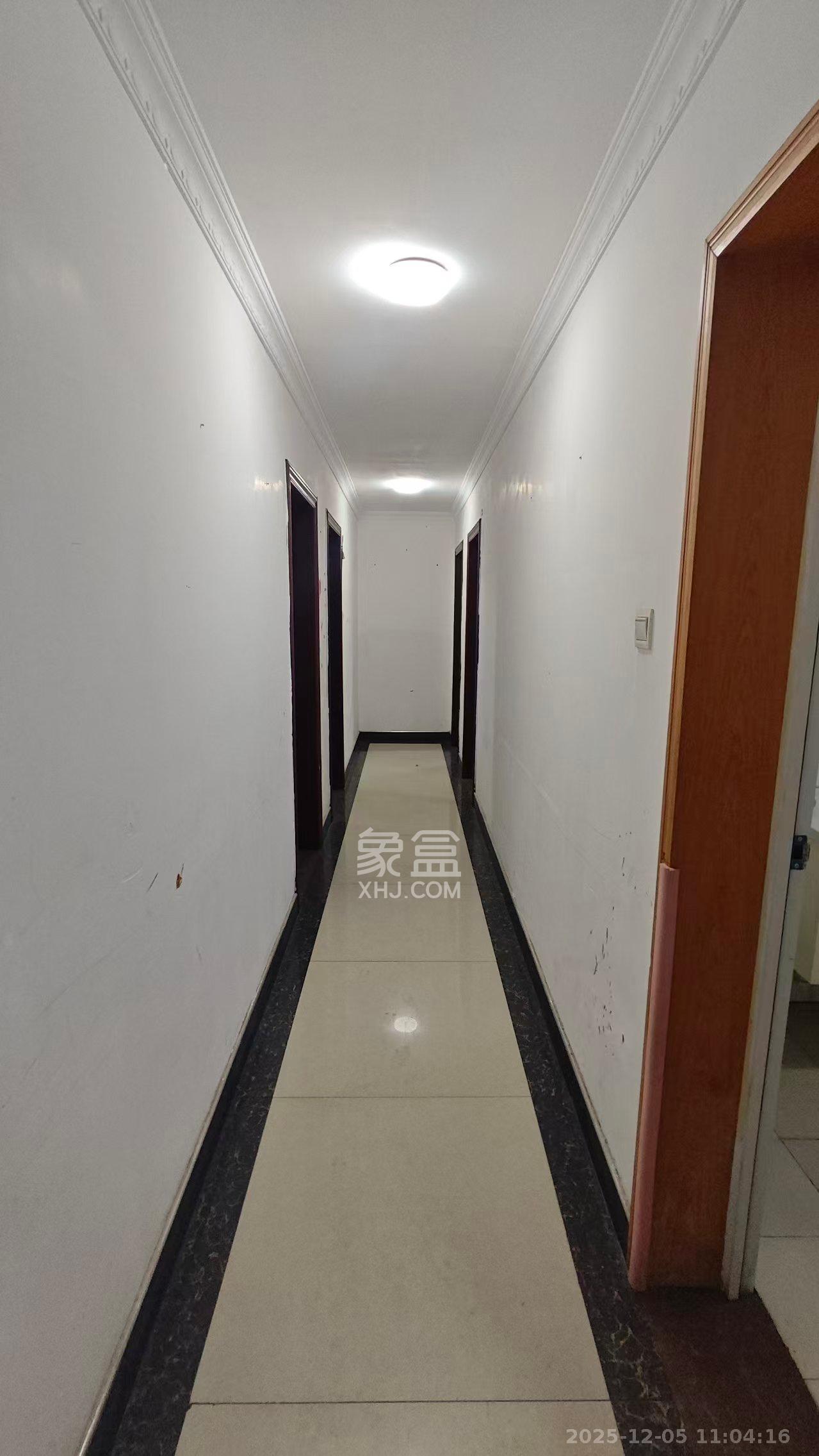 先锋新宇 4室2厅2卫 1900.0元/月 先锋新宇 4室2厅2卫 1900.0元/月室内图