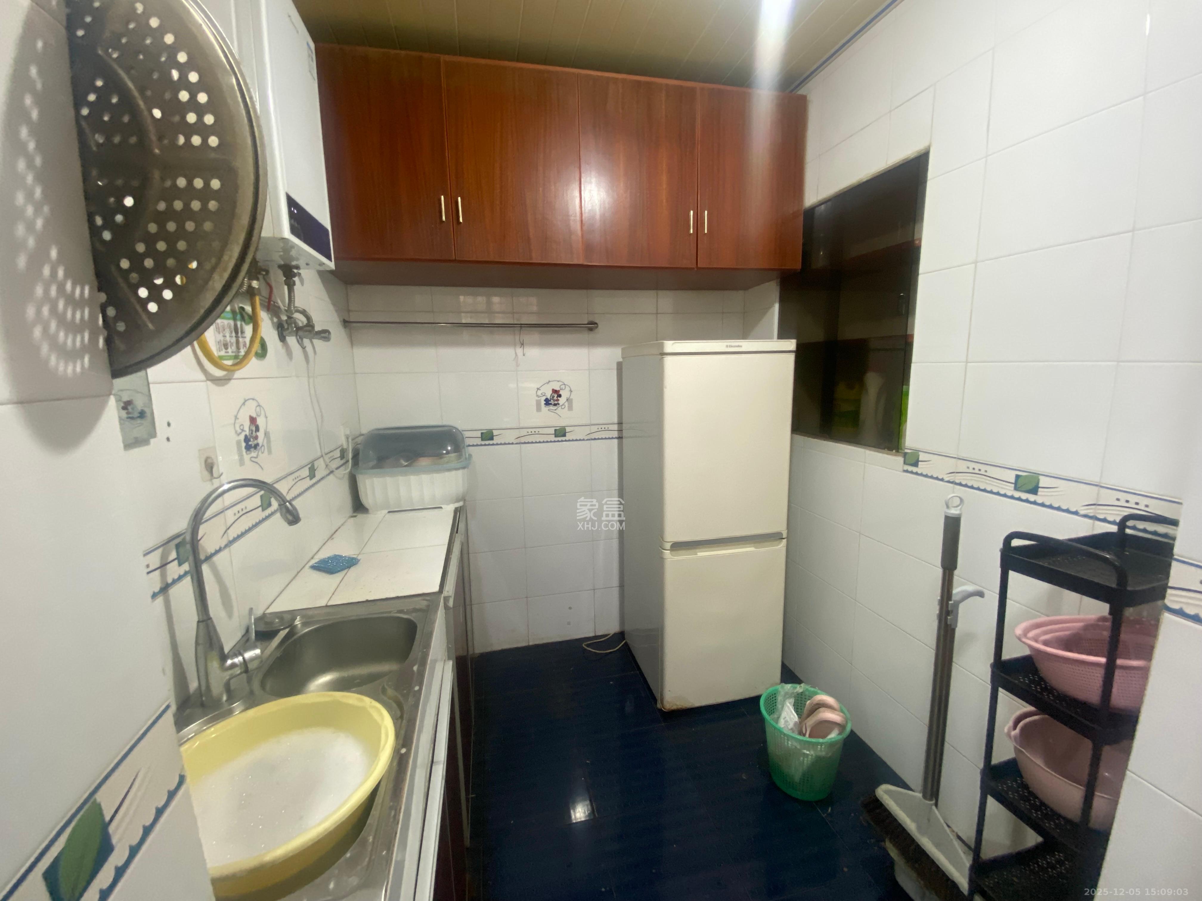 向东南社区 2室2厅1卫 1600.0元/月 向东南社区 2室2厅1卫 1600.0元/月室内图