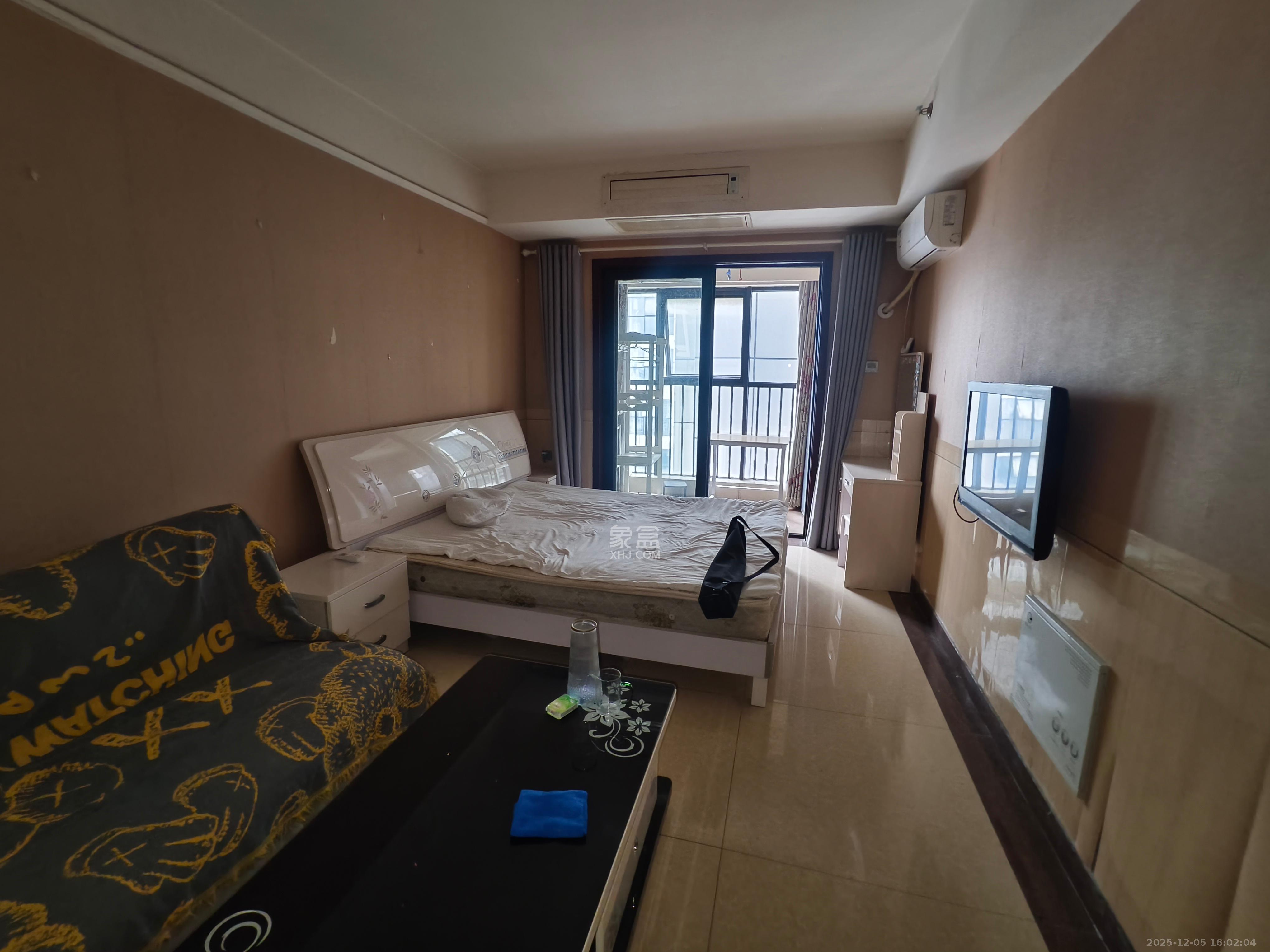 东塘瑞府  1室1厅1卫    1300.0元/月