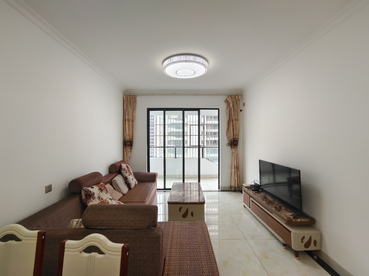 新城吾悦广场  3室2厅1卫    2600.0元/月