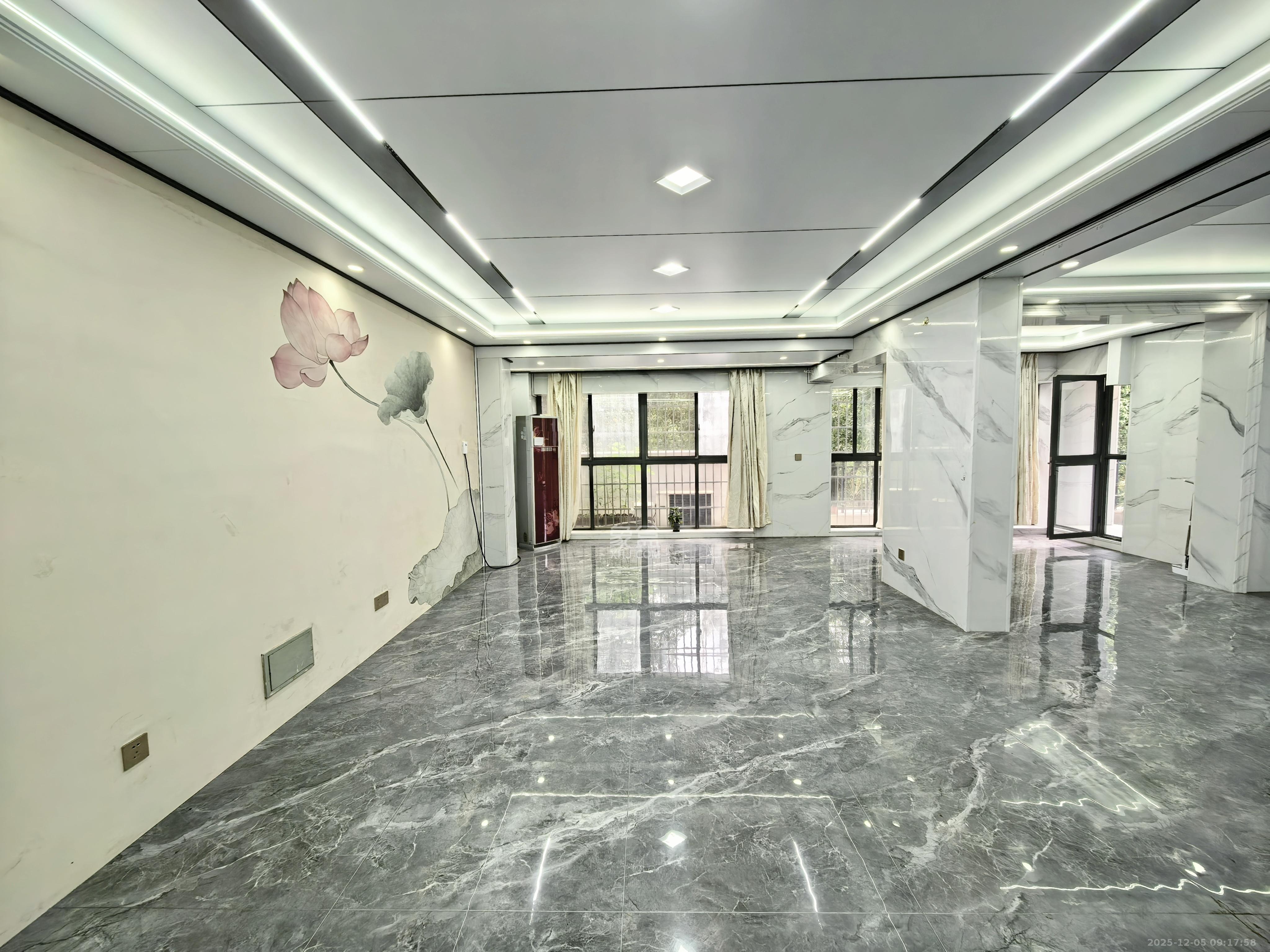 中城丽景香山园 3室2厅2卫 3500.0元/月 中城丽景香山园 3室2厅2卫 3500.0元/月室内图