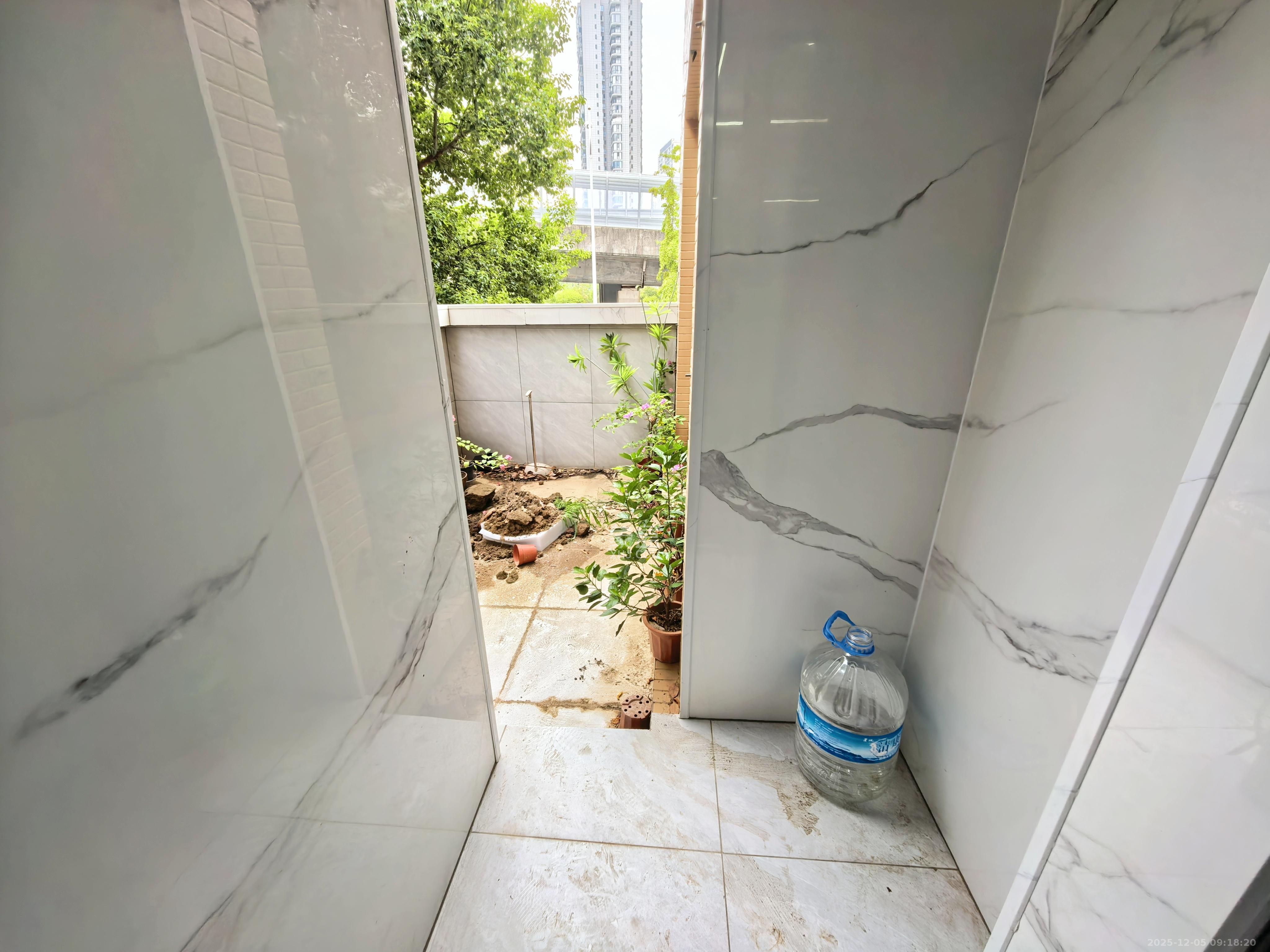 中城丽景香山园  3室2厅2卫    3500.0元/月室内图