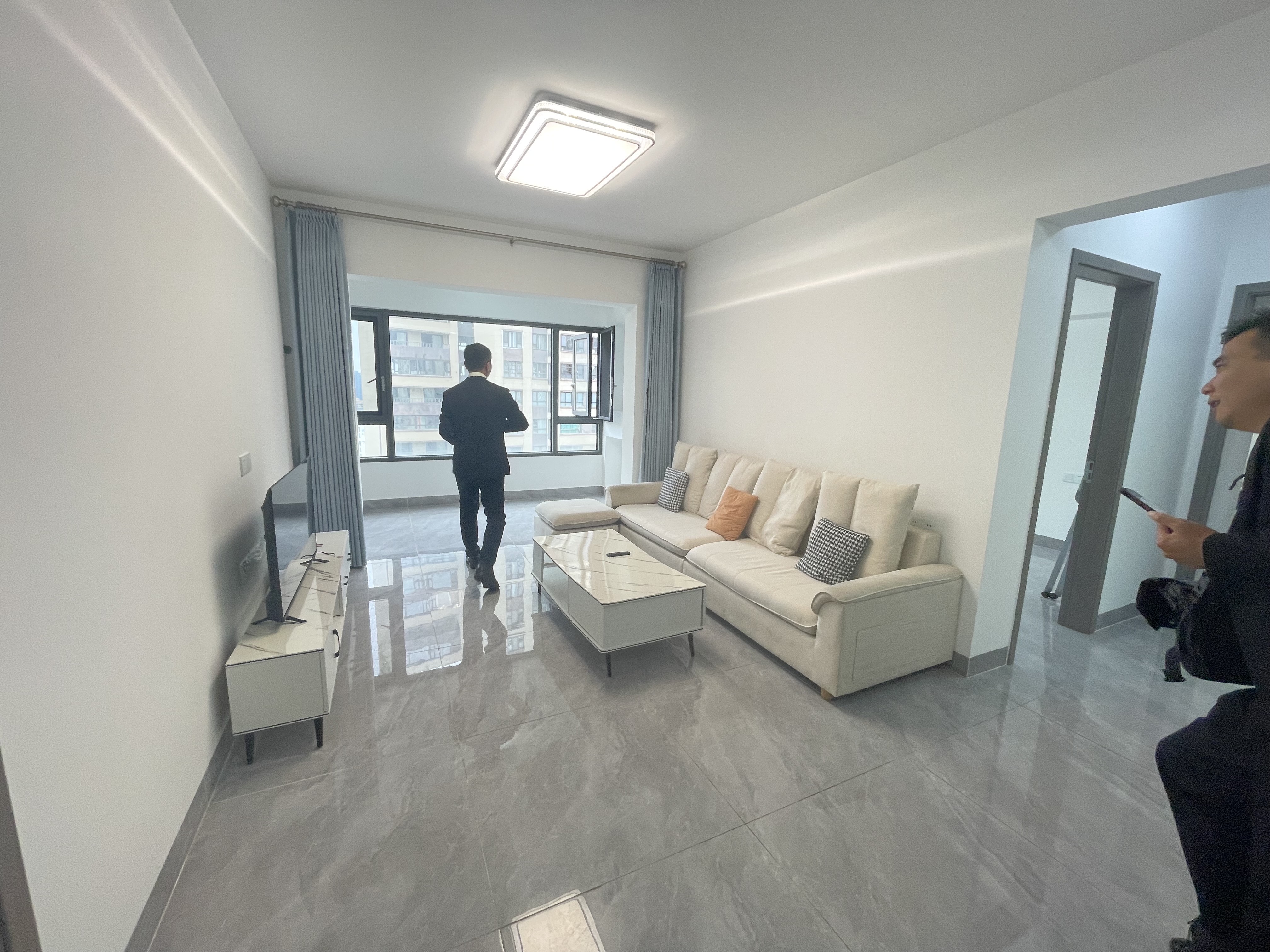 绿地海德公馆 3室2厅1卫 150.0万 绿地海德公馆 3室2厅1卫 150.0万客厅