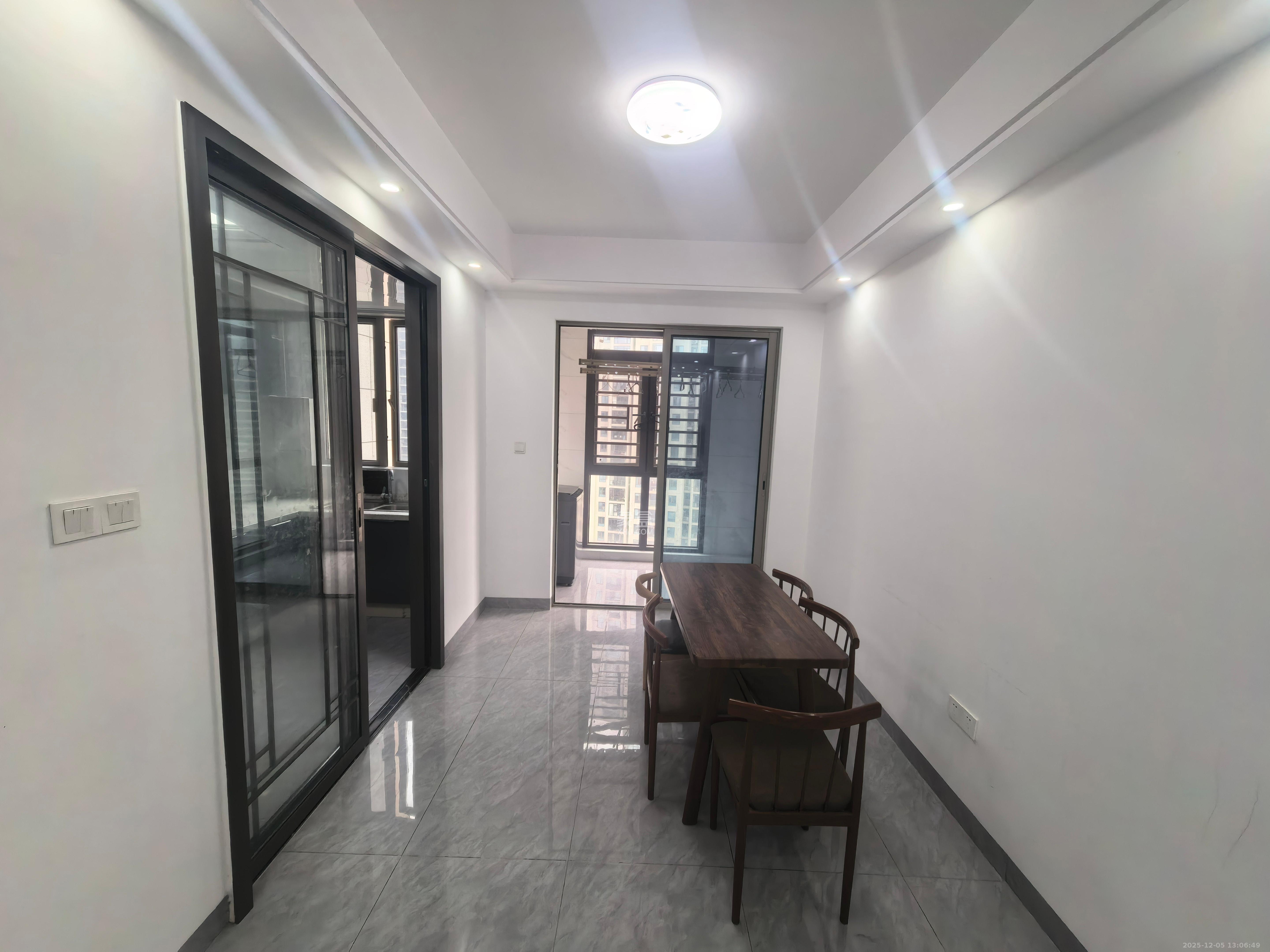 梅溪湖金茂湾  4室2厅2卫    2800.0元/月室内图