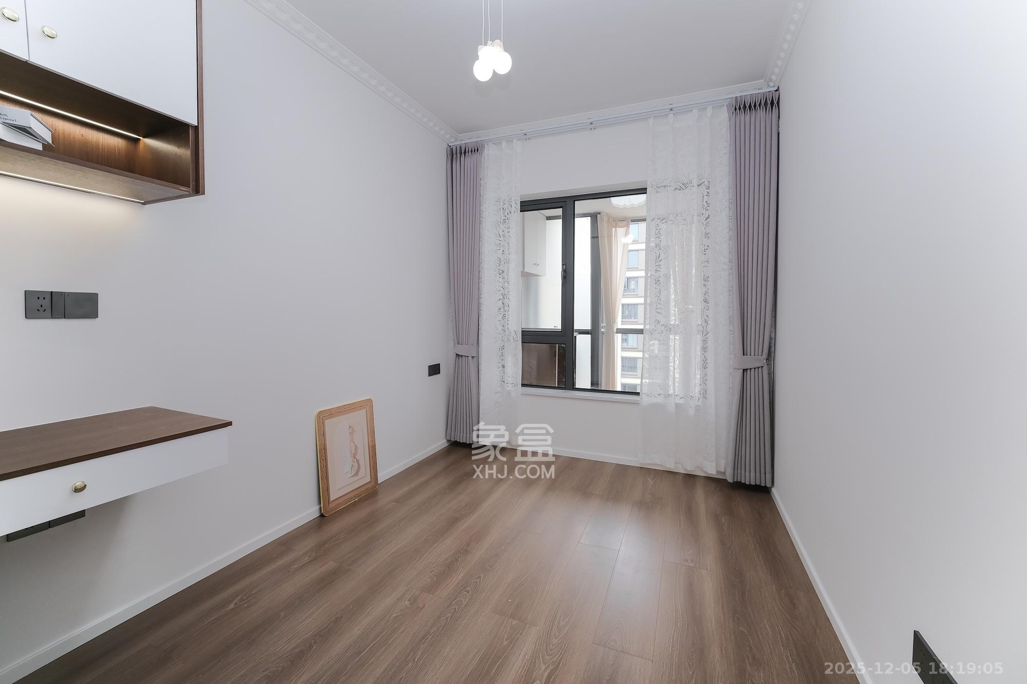 荣盛城 4室2厅2卫 104.0万 荣盛城 4室2厅2卫 104.0万卧室