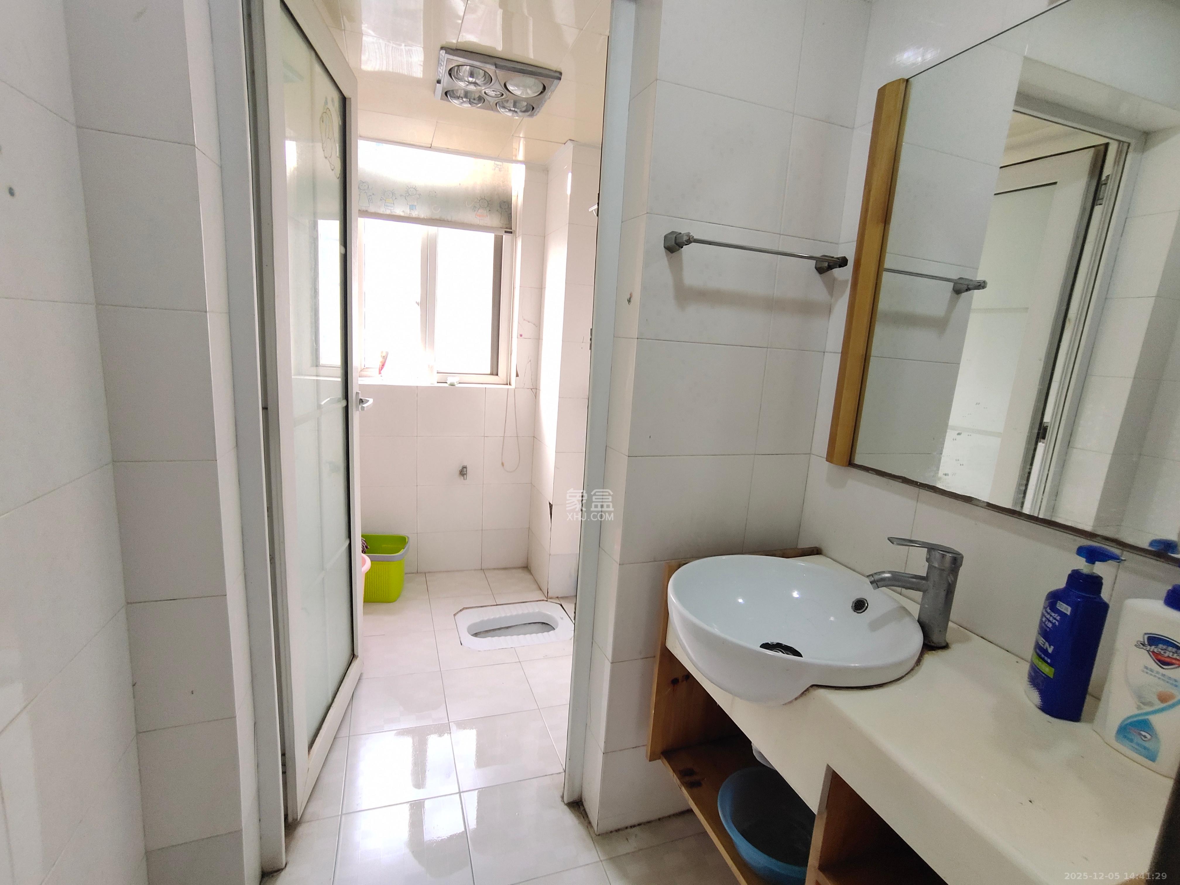 麓谷E家人  3室2厅2卫    2300.0元/月室内图