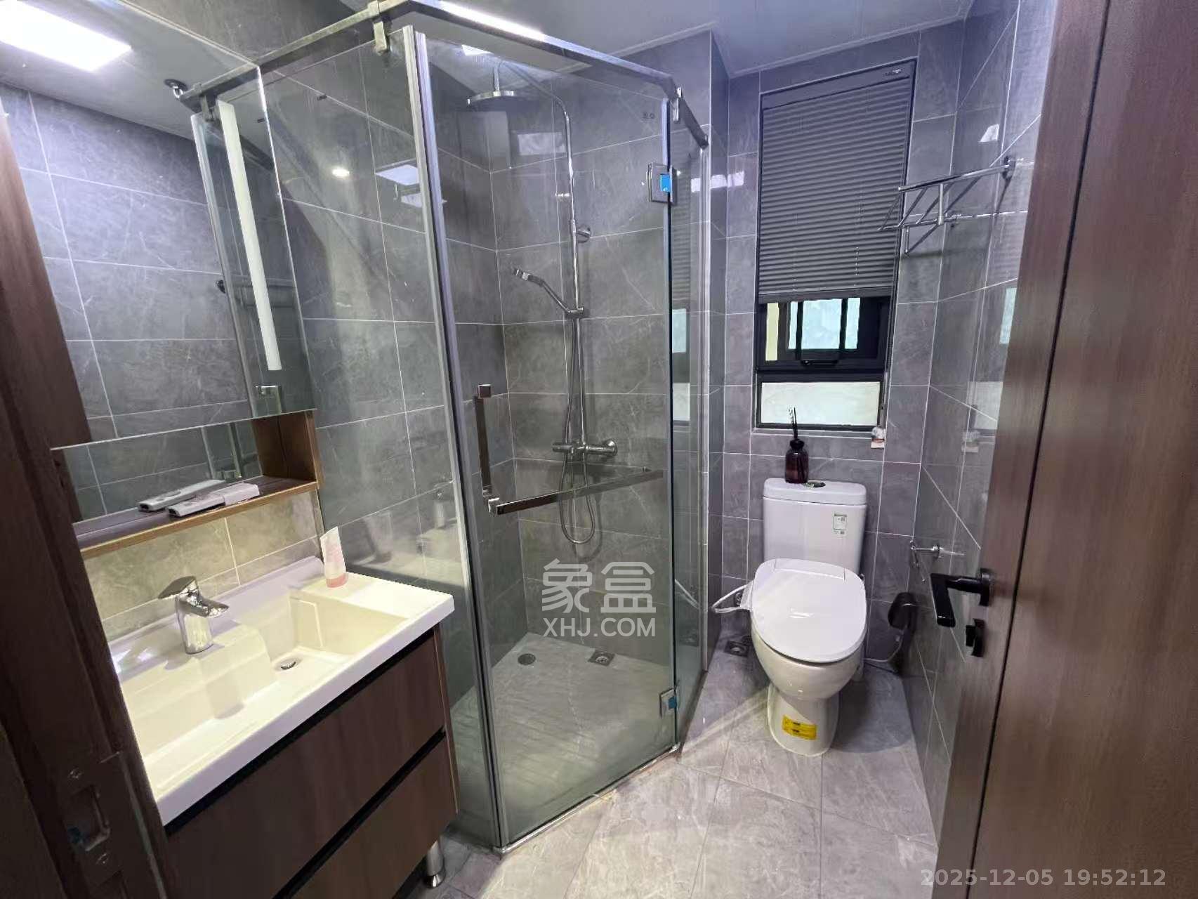 卓越中寰  3室2厅2卫    4300.0元/月室内图