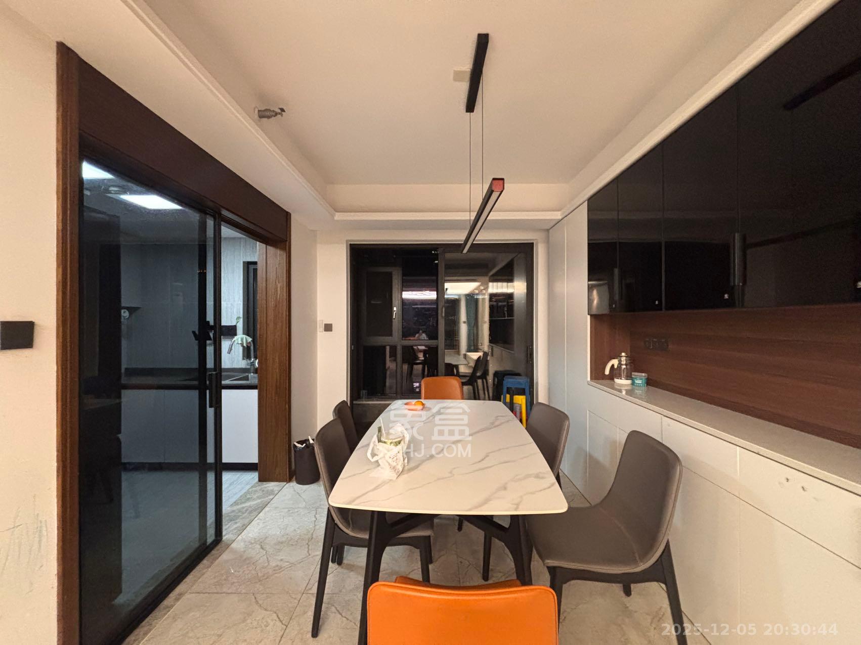 万科里金域滨江  4室1厅2卫    5000.0元/月室内图