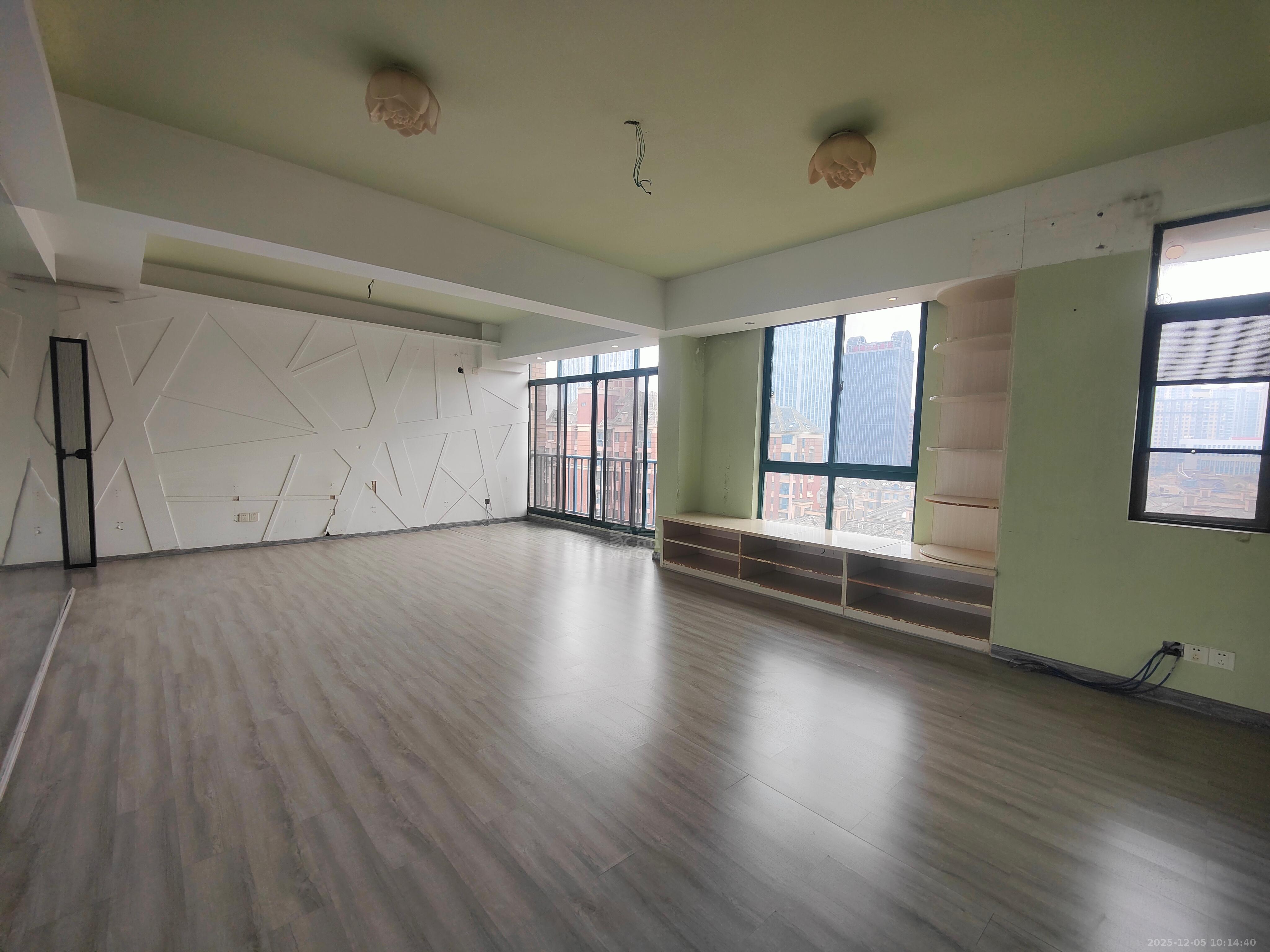 尚格名城天香国舍 7室3厅3卫 3500.0元/月 尚格名城天香国舍 7室3厅3卫 3500.0元/月室内图