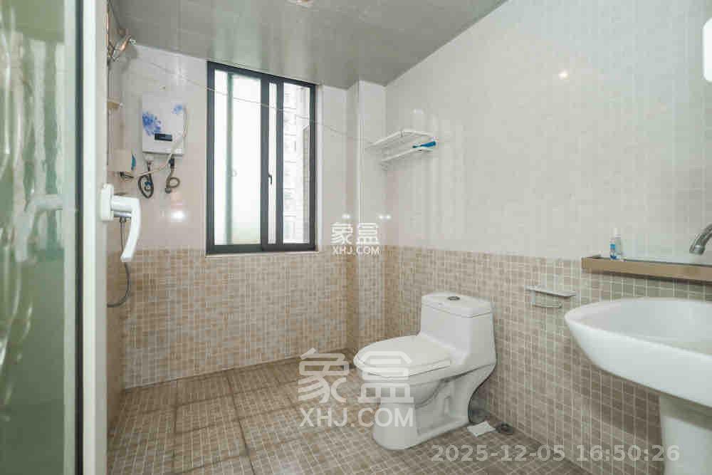 金麓国际 3室2厅2卫 2700.0元/月 金麓国际 3室2厅2卫 2700.0元/月室内图