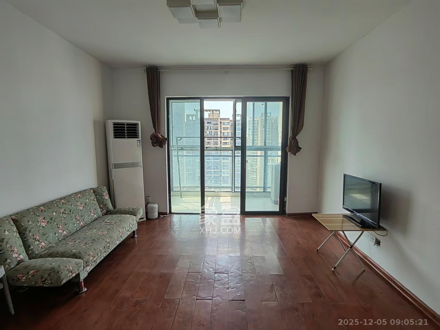 鸿基橄榄君庭  4室2厅2卫    2600.0元/月