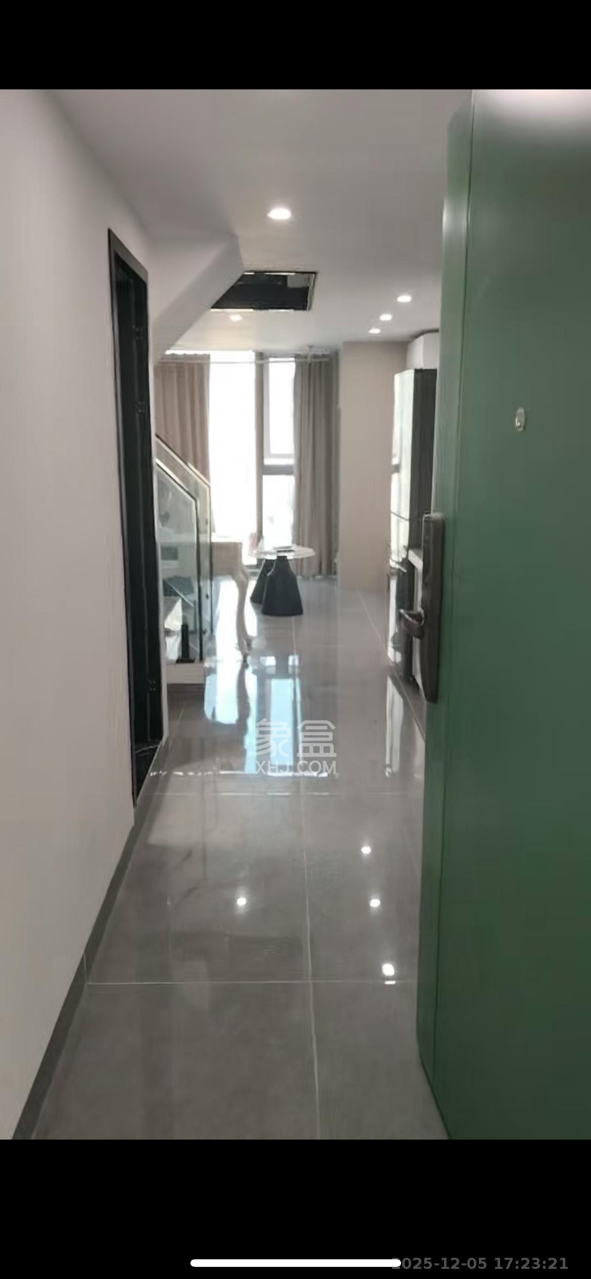 绿地V岛  2室1厅1卫    2300.0元/月