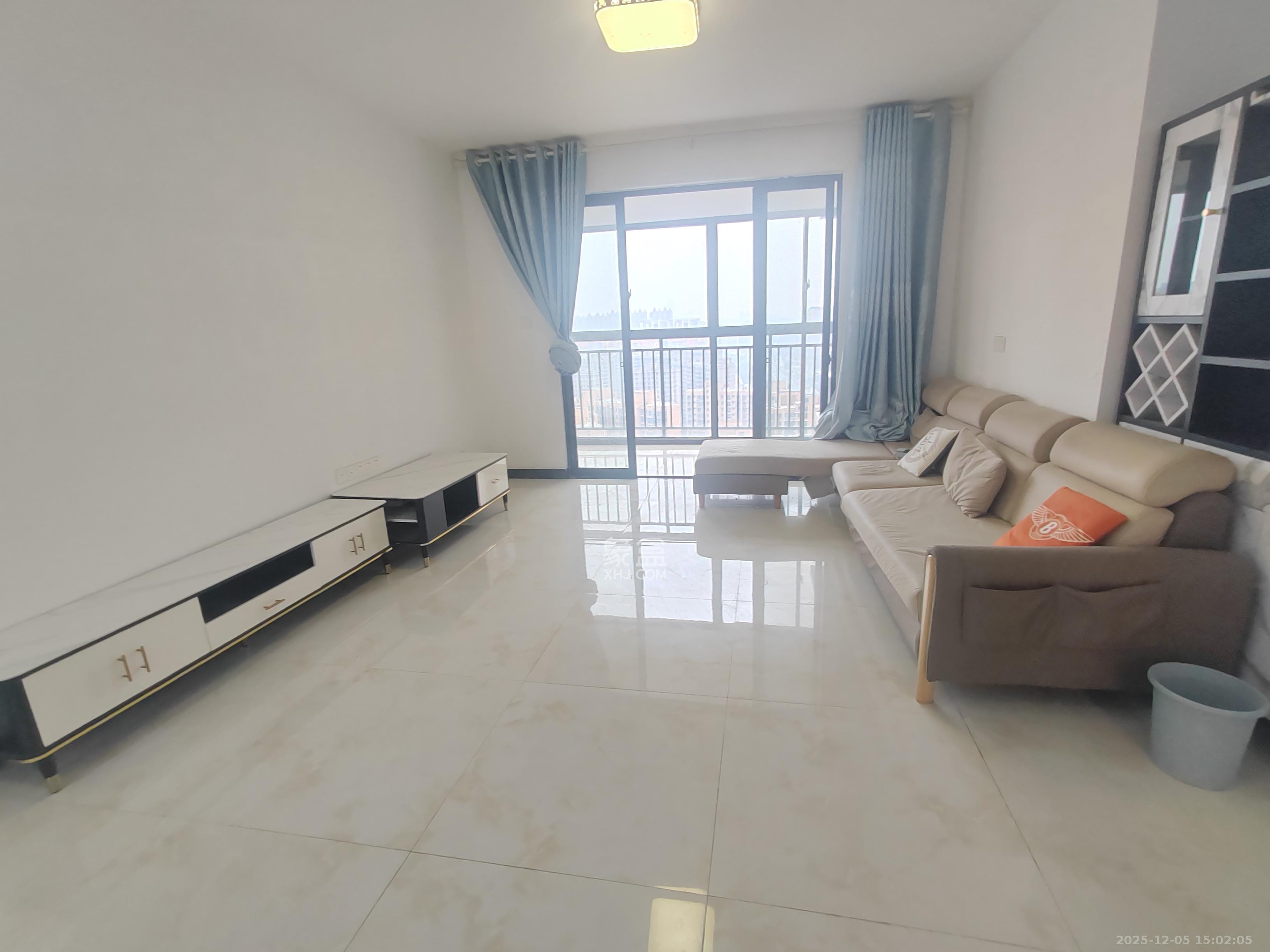 玛丽的花园(金色阳光家园) 3室2厅2卫 2200.0元/月 玛丽的花园(金色阳光家园) 3室2厅2卫 2200.0元/月室内图